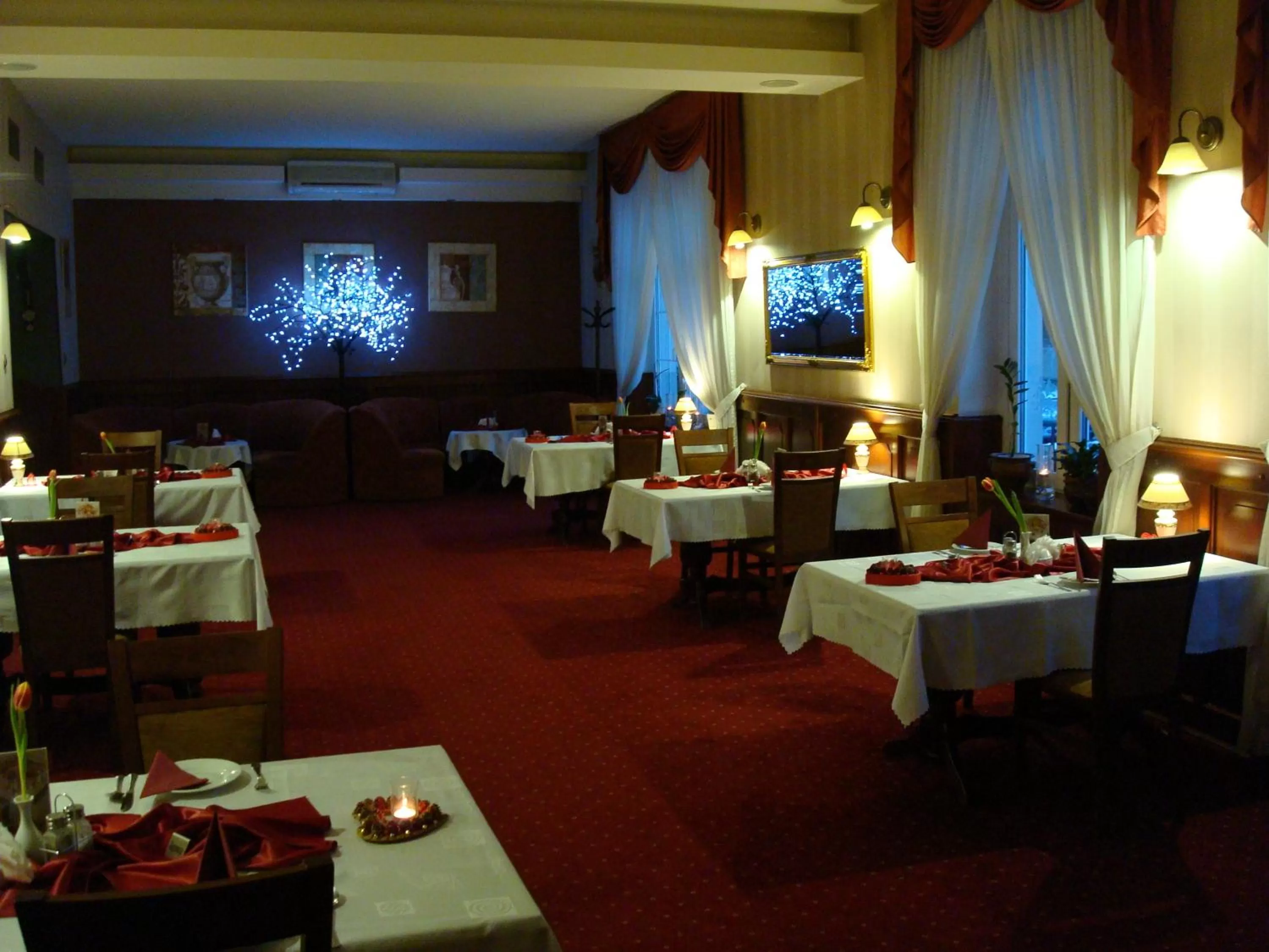 Restaurant/places to eat in Hotel Atena