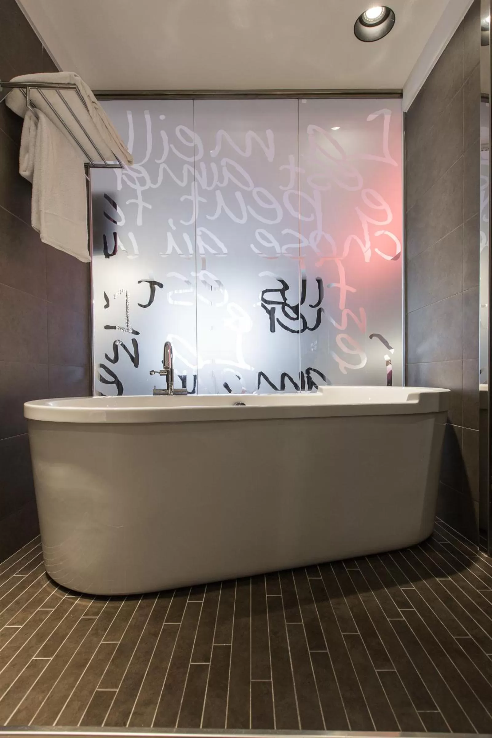 Bathroom in Hotel Carlton