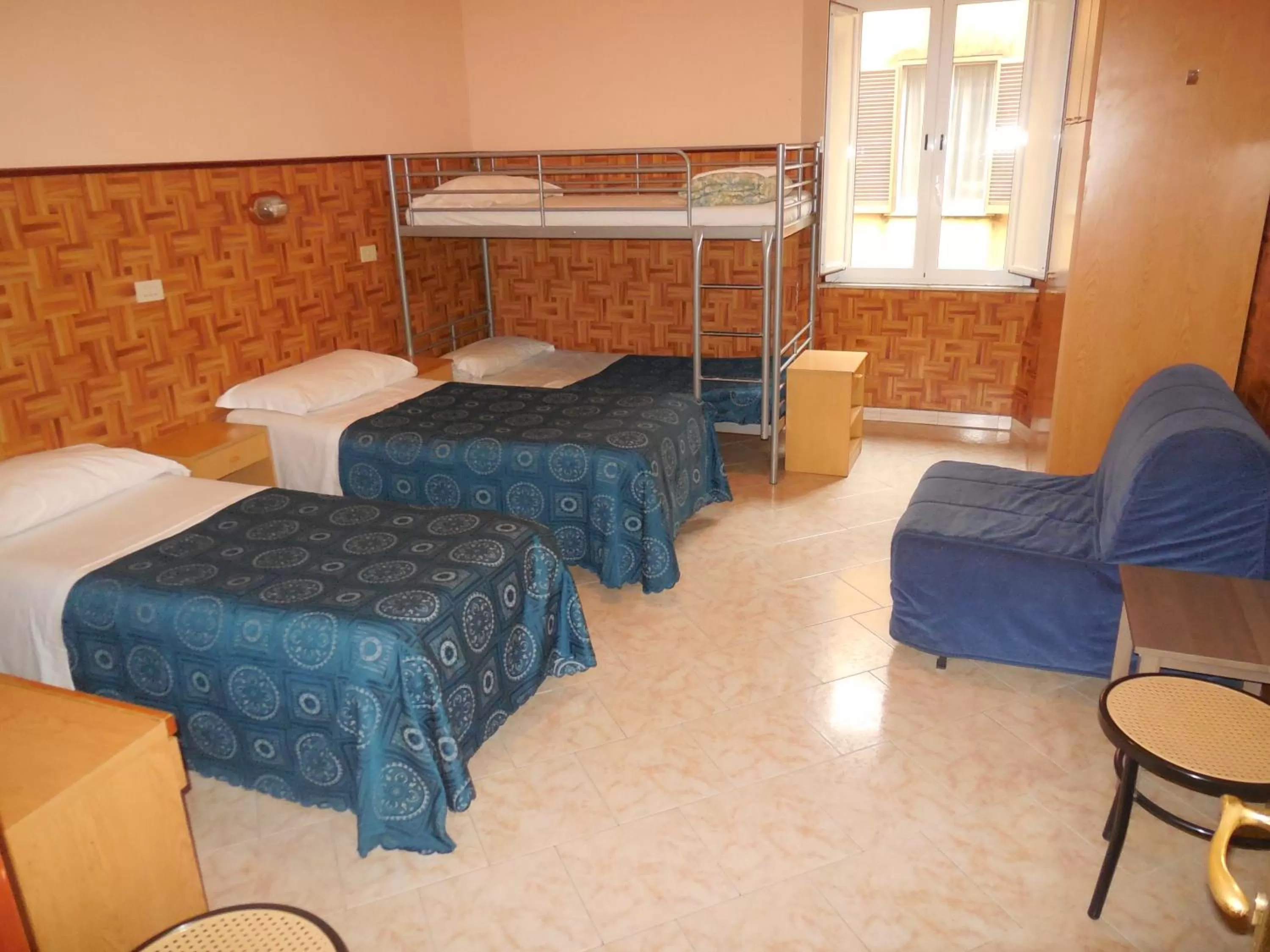 bunk bed, Bed in Cressy