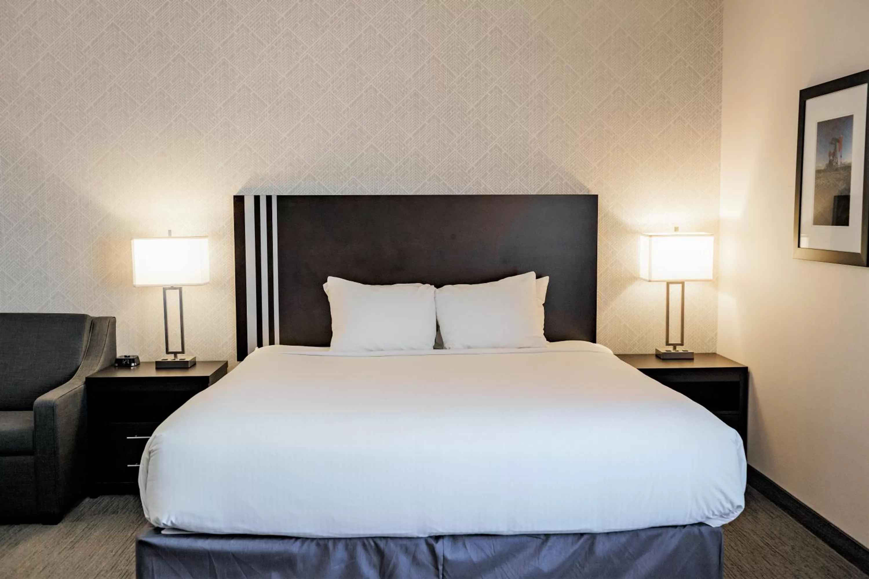 Bedroom, Bed in Park Inn by Radisson Edmonton Airport