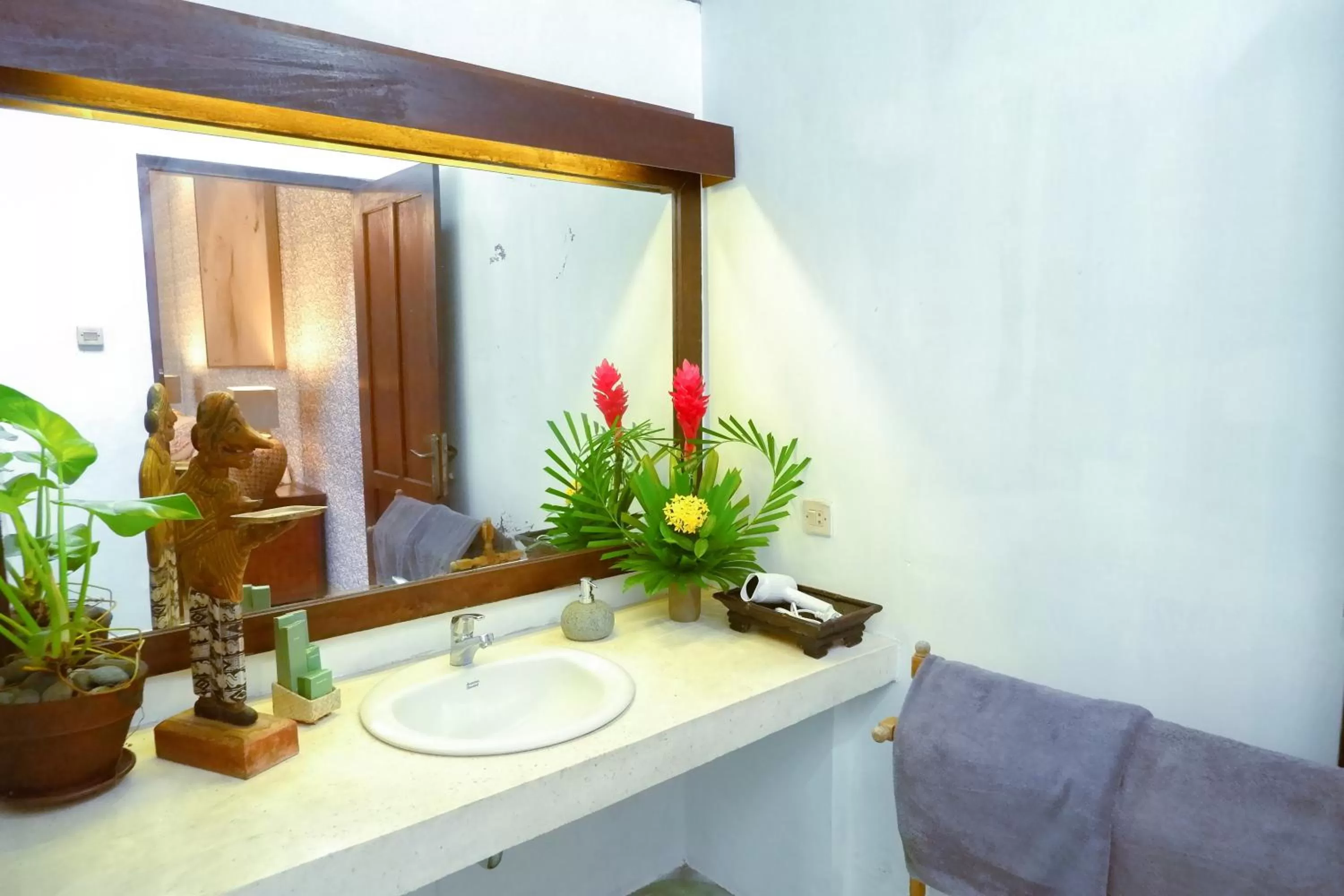 Bathroom in D'omah Yogya Hotel