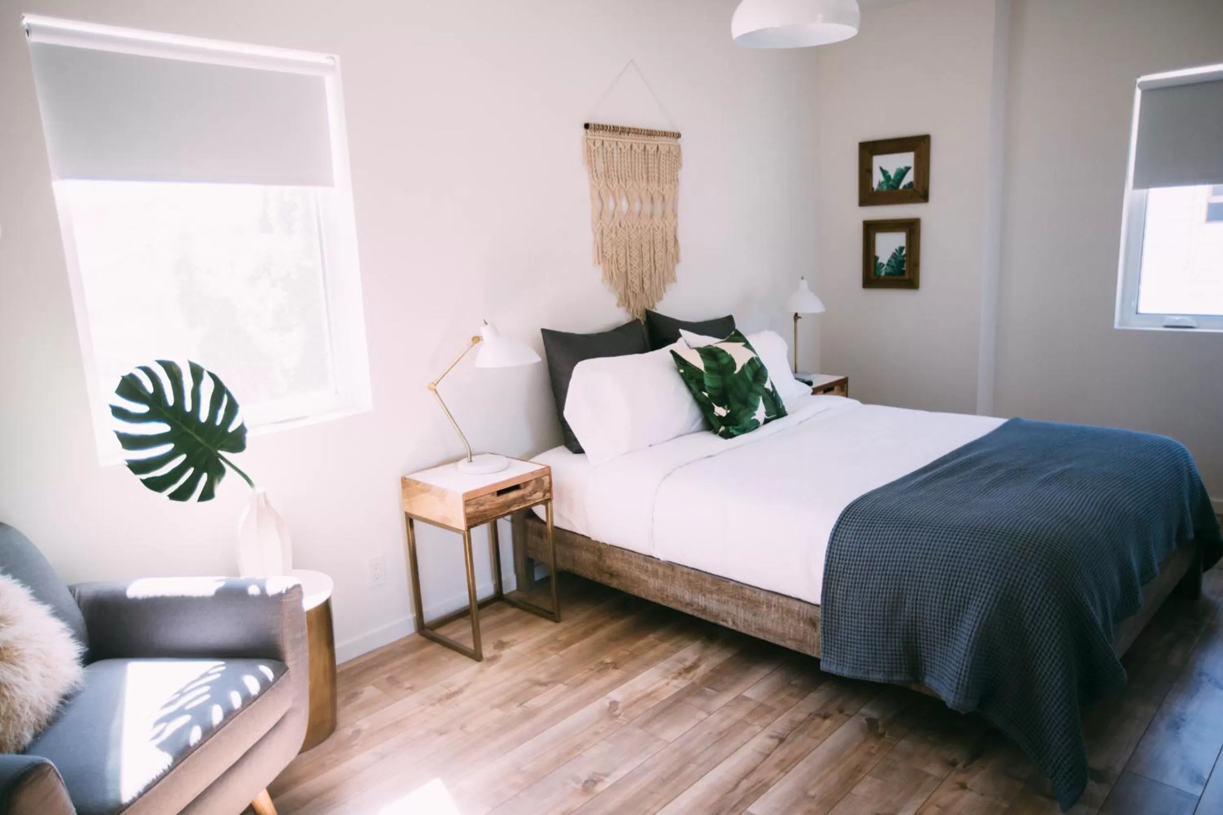 Photo of the whole room, Bed in Noon on Sunset Hill