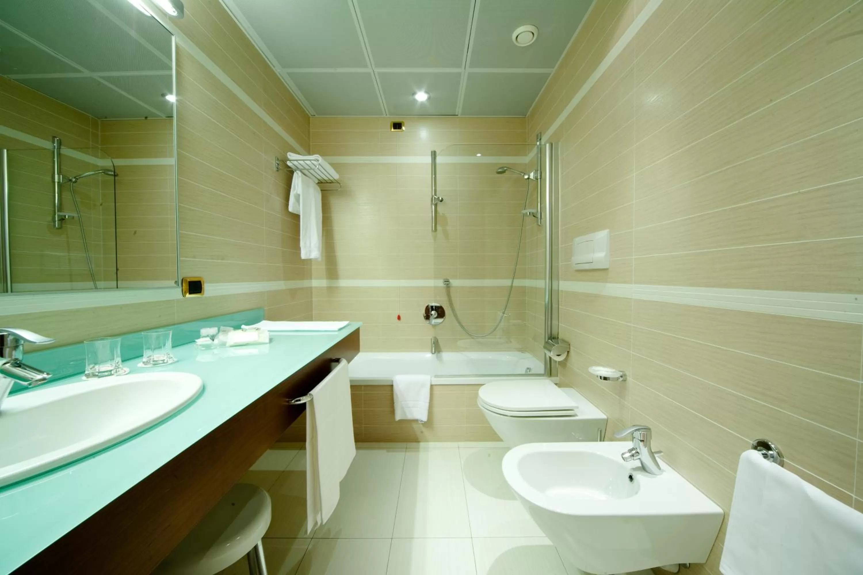 Superior Double or Twin Room in QC Room Milano Porta Romana