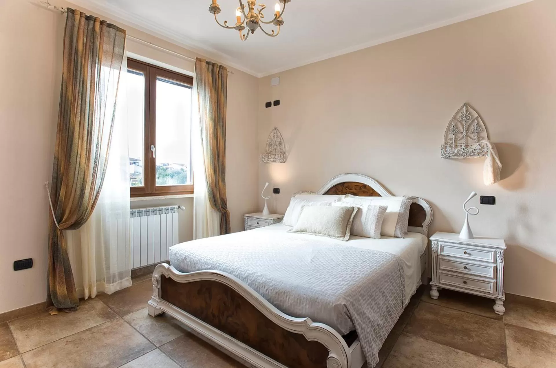 Bed in Villa Malvasio Pool and Jacuzzi Room Sassari