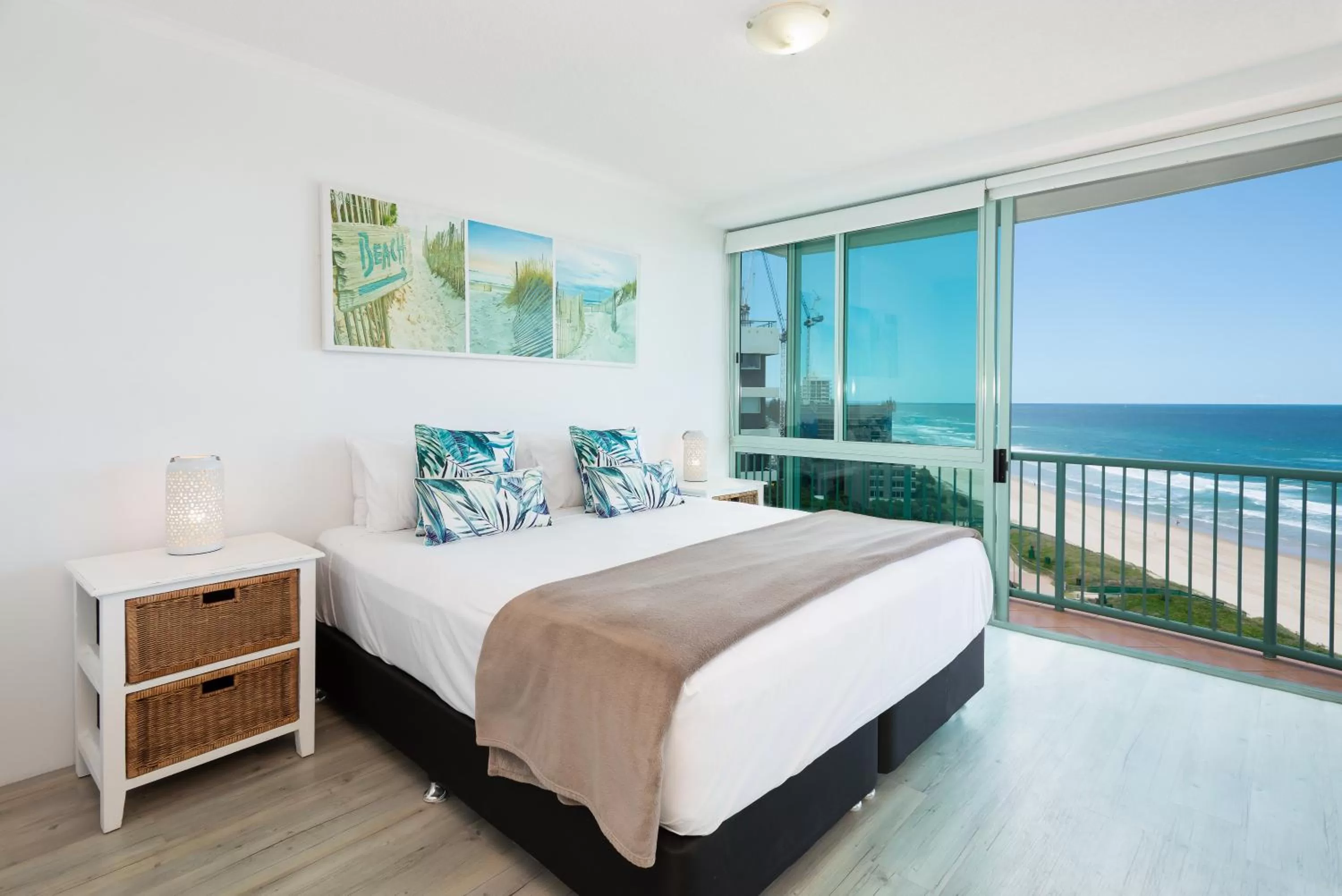 Bedroom, Bed in The Waterford on Main Beach