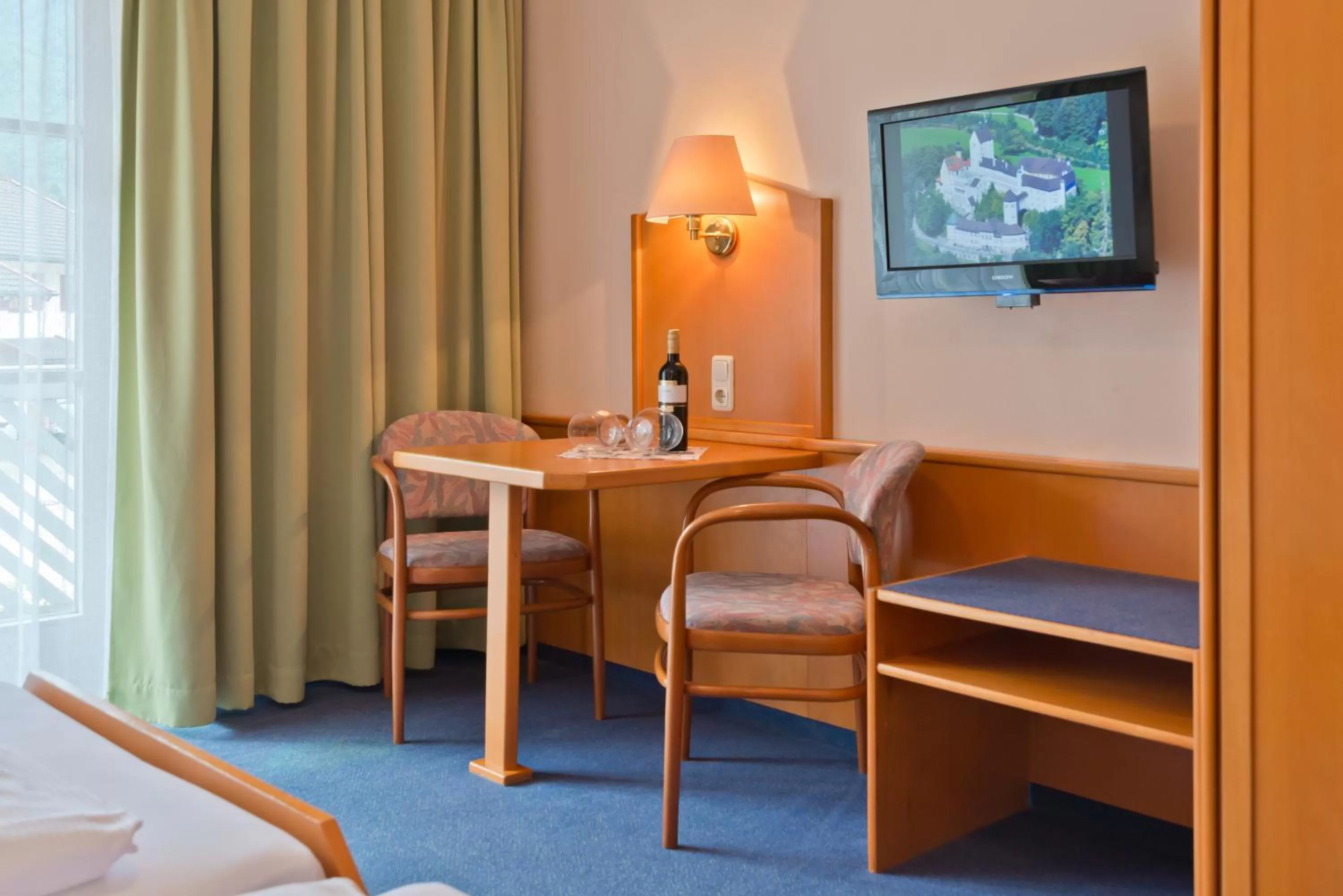 TV and multimedia, TV/Entertainment Center in Hotel Hohenaschau