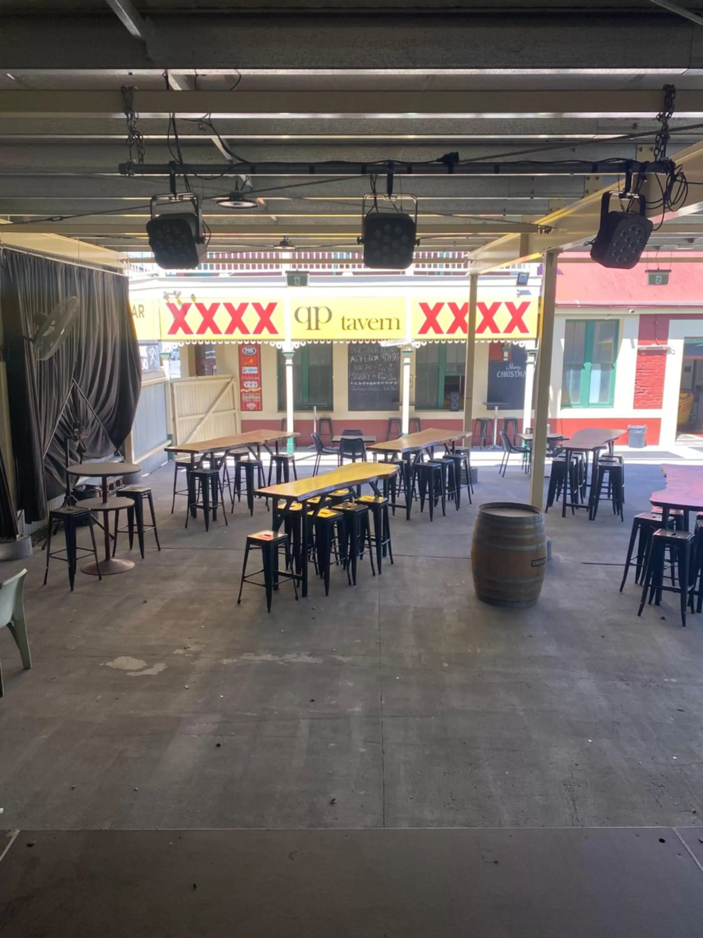 Seating area in Queensport Tavern And Motel