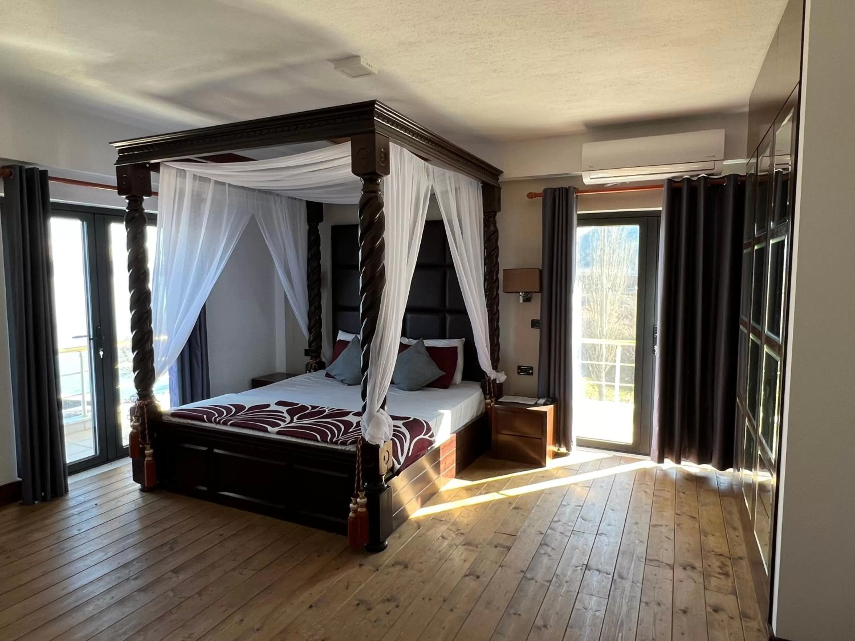 Bed in Hotel Victoria