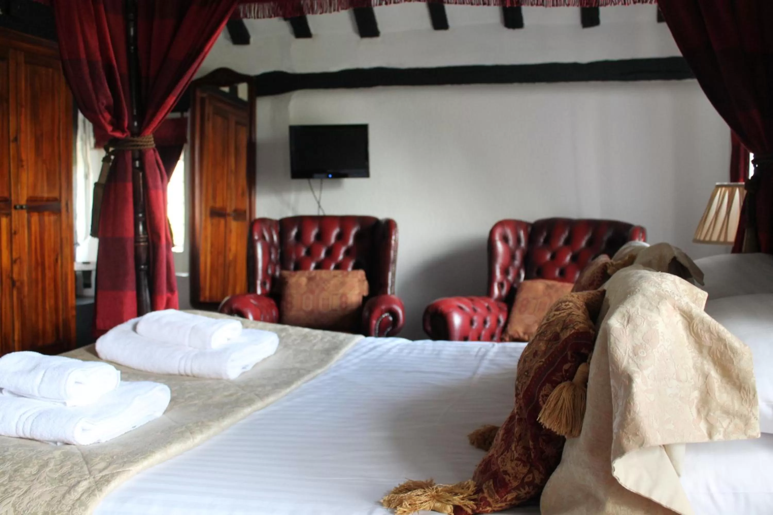 Photo of the whole room, Bed in Old Court Hotel & Apartments