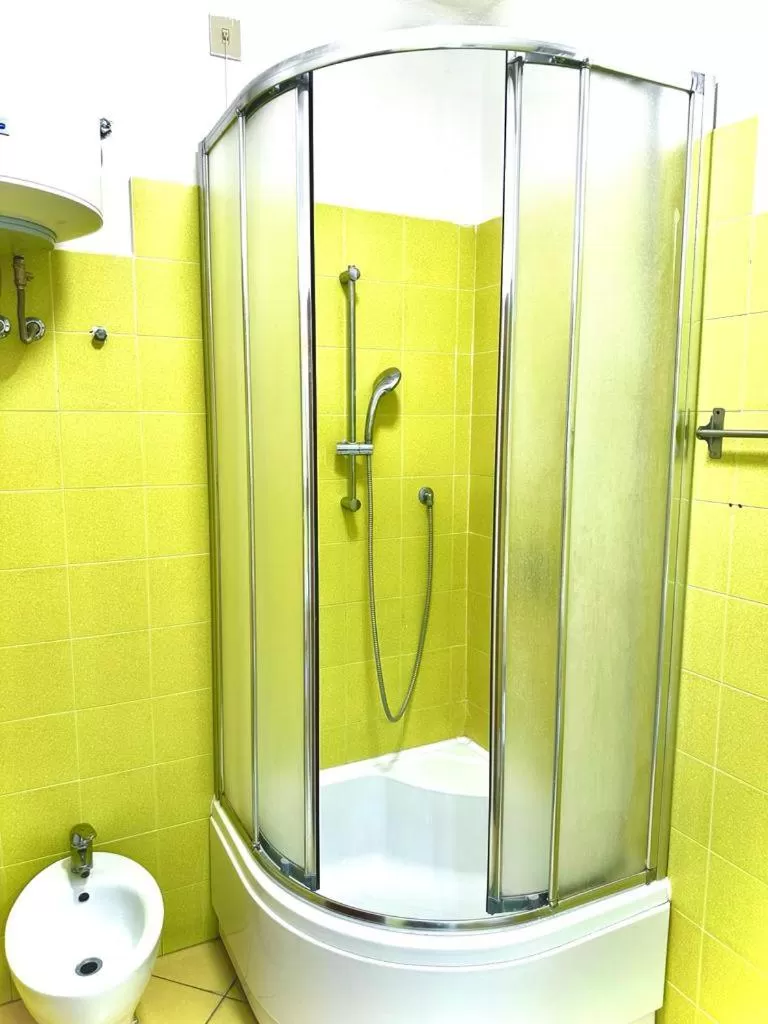 Shower in Happy Stay