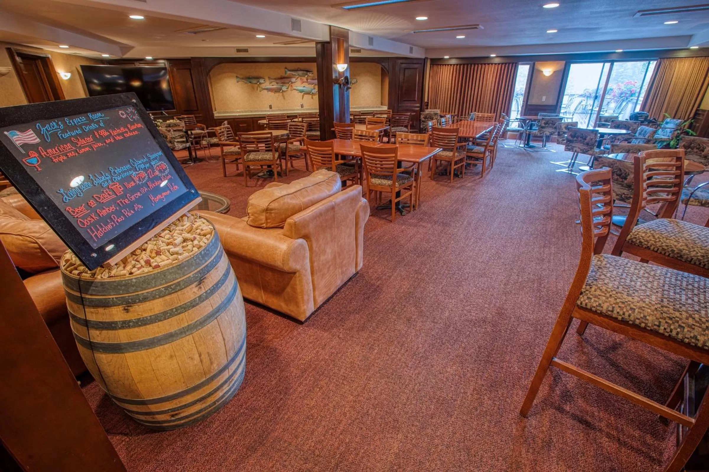 Restaurant/places to eat in Sophie Station Suites