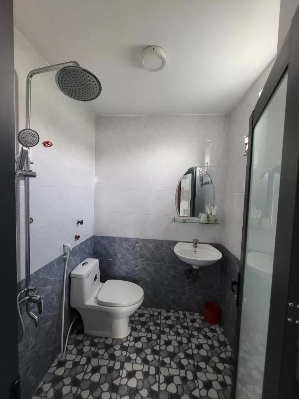 Shower, Bathroom in Phú Xuân Hotel