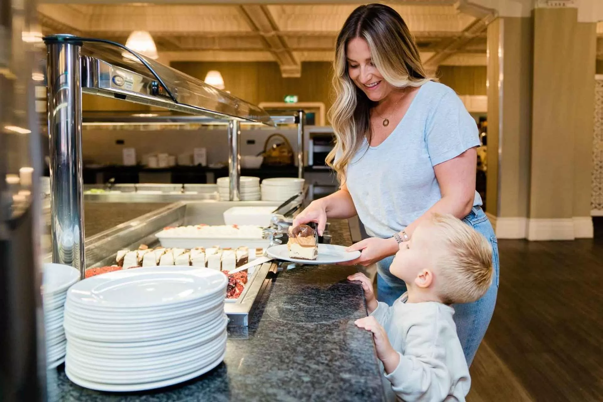 Restaurant/places to eat in Cliffs Hotel