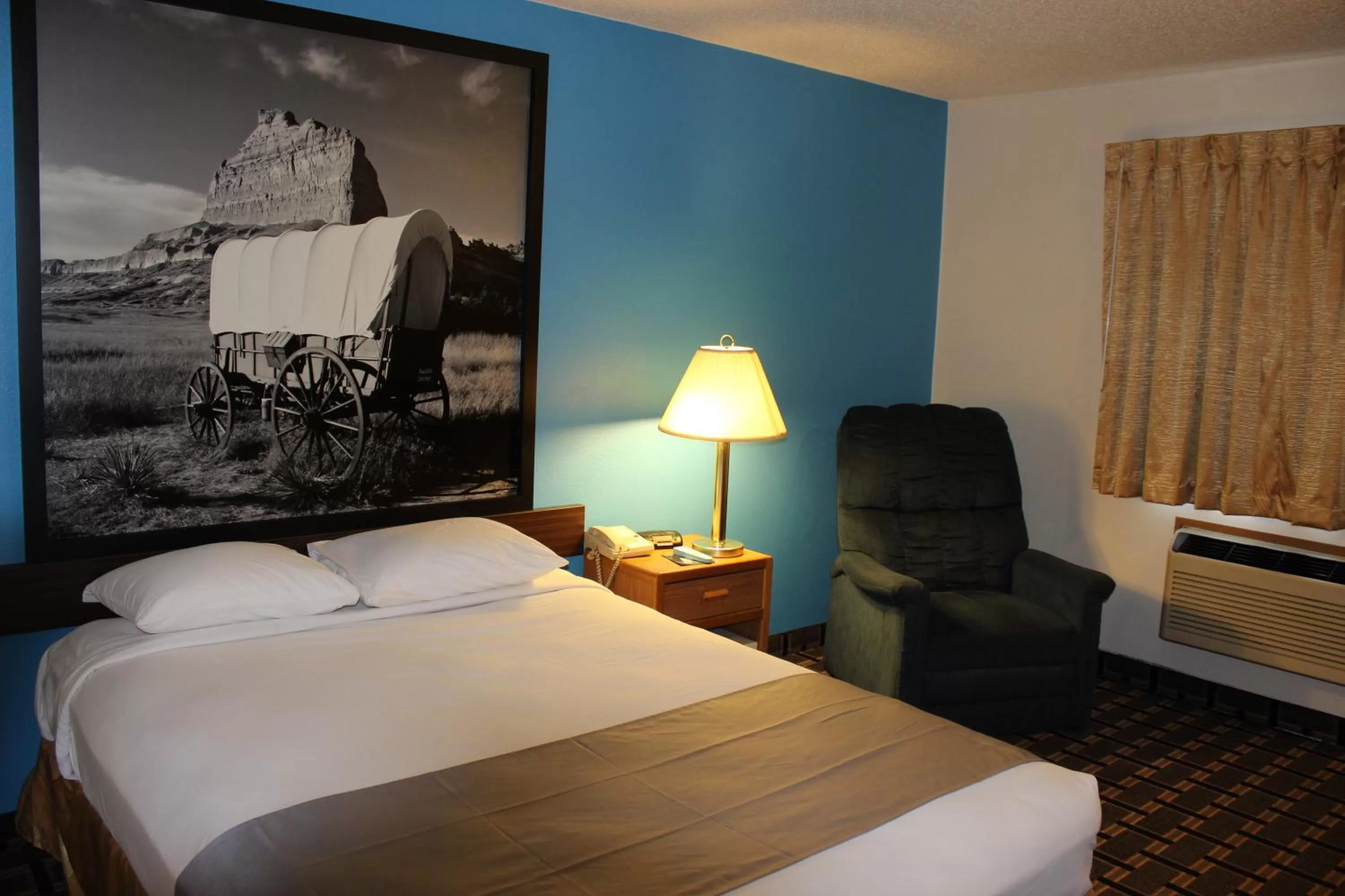 Queen Room - Smoking in Super 8 by Wyndham Lincoln West