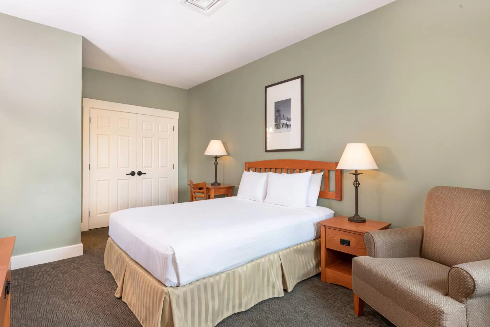 Photo of the whole room, Bed in Jackson Gore Village on Okemo Mountain
