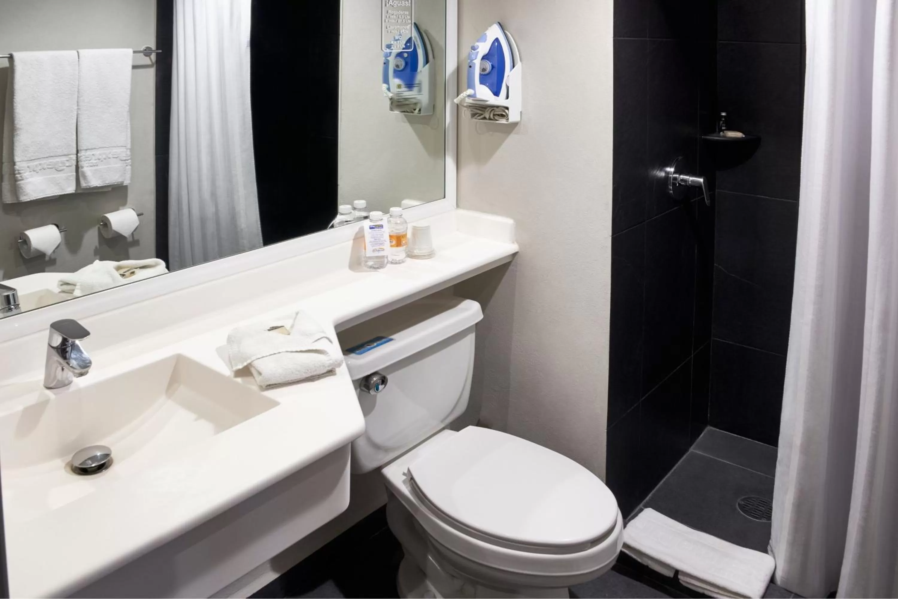 Bathroom in City Express by Marriott Leon