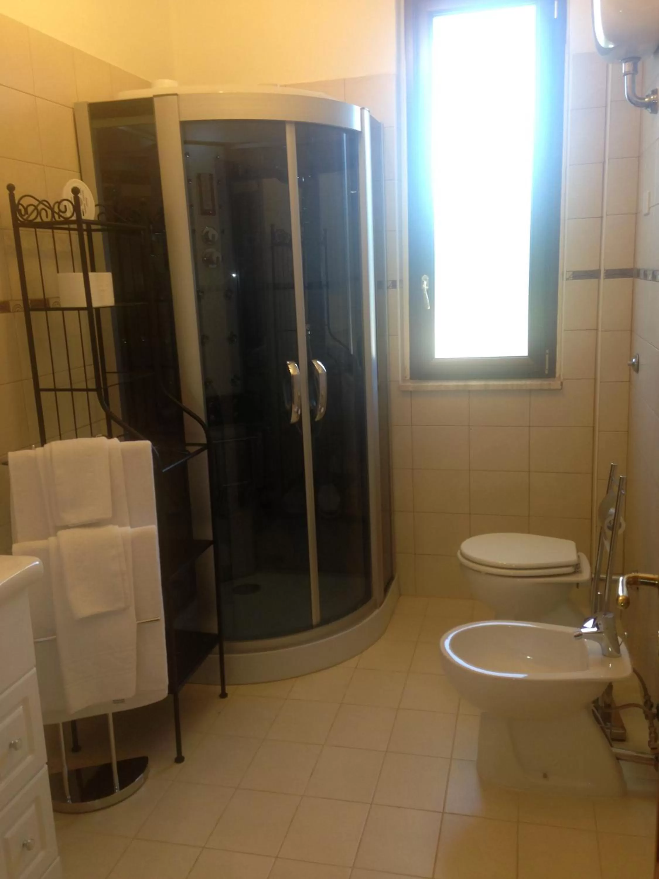 Bathroom in Le Sirene Bed and Breakfast