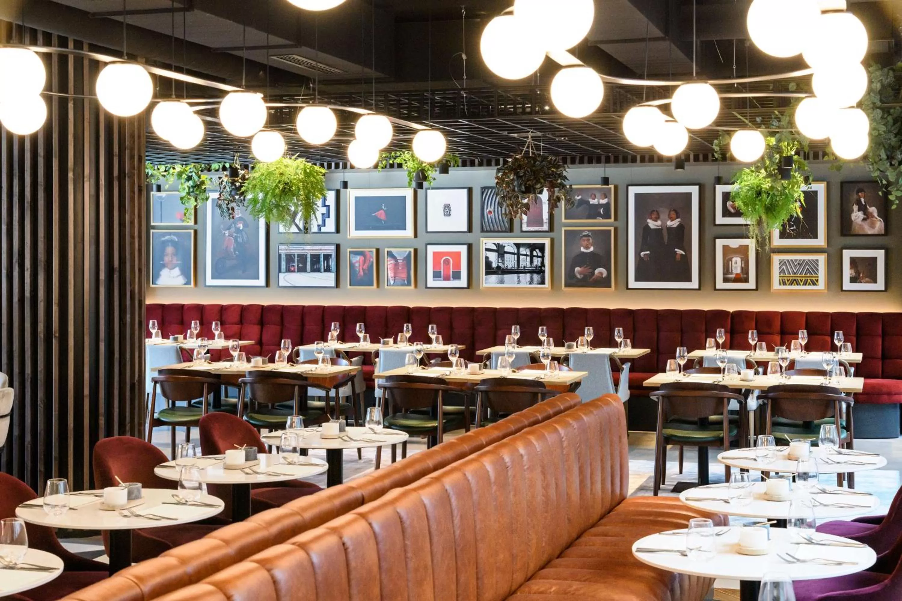 Restaurant/places to eat in Radisson RED Hotel, Vienna