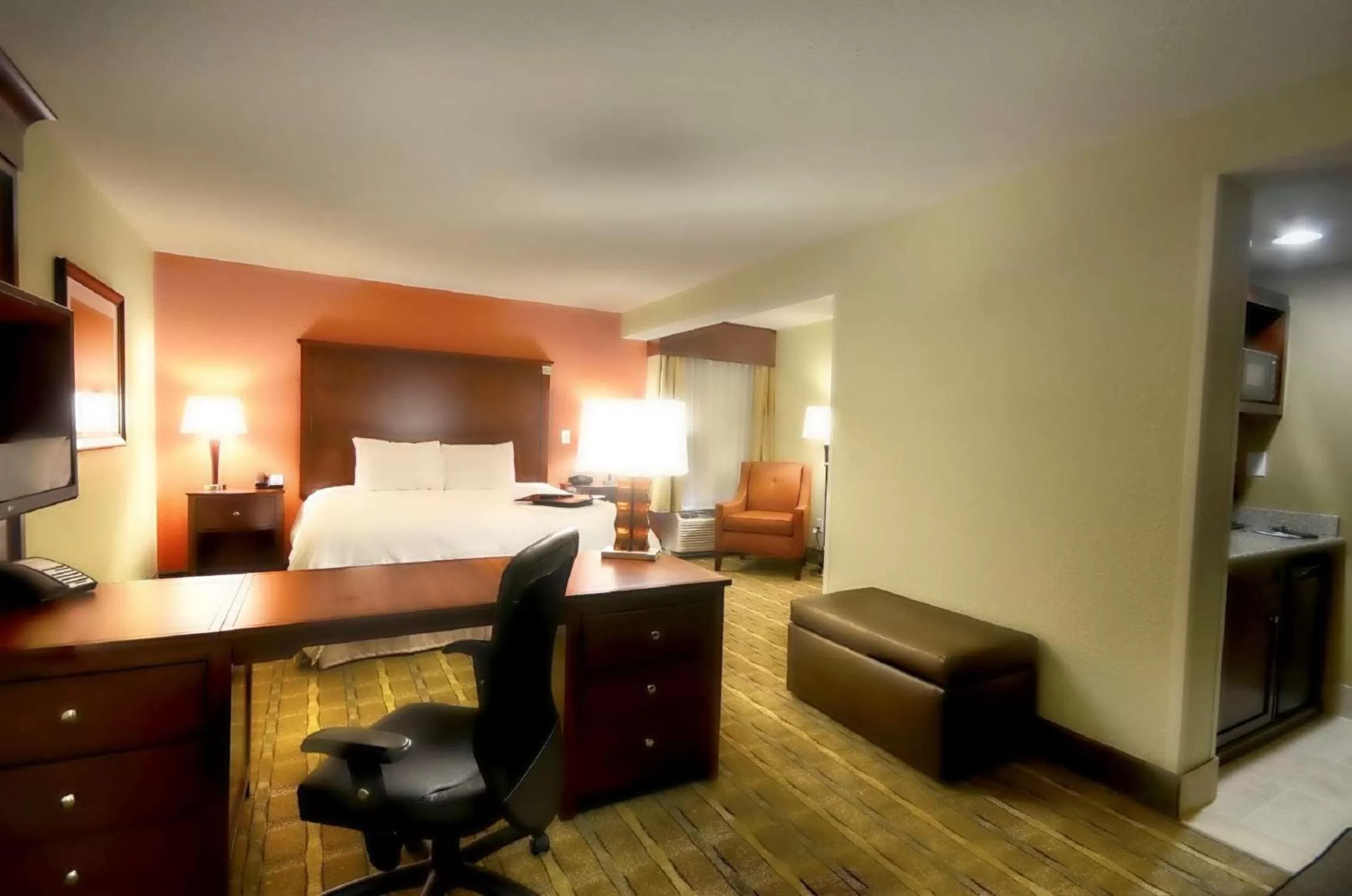 Living room, Bed in Hampton Inn & Suites Tifton