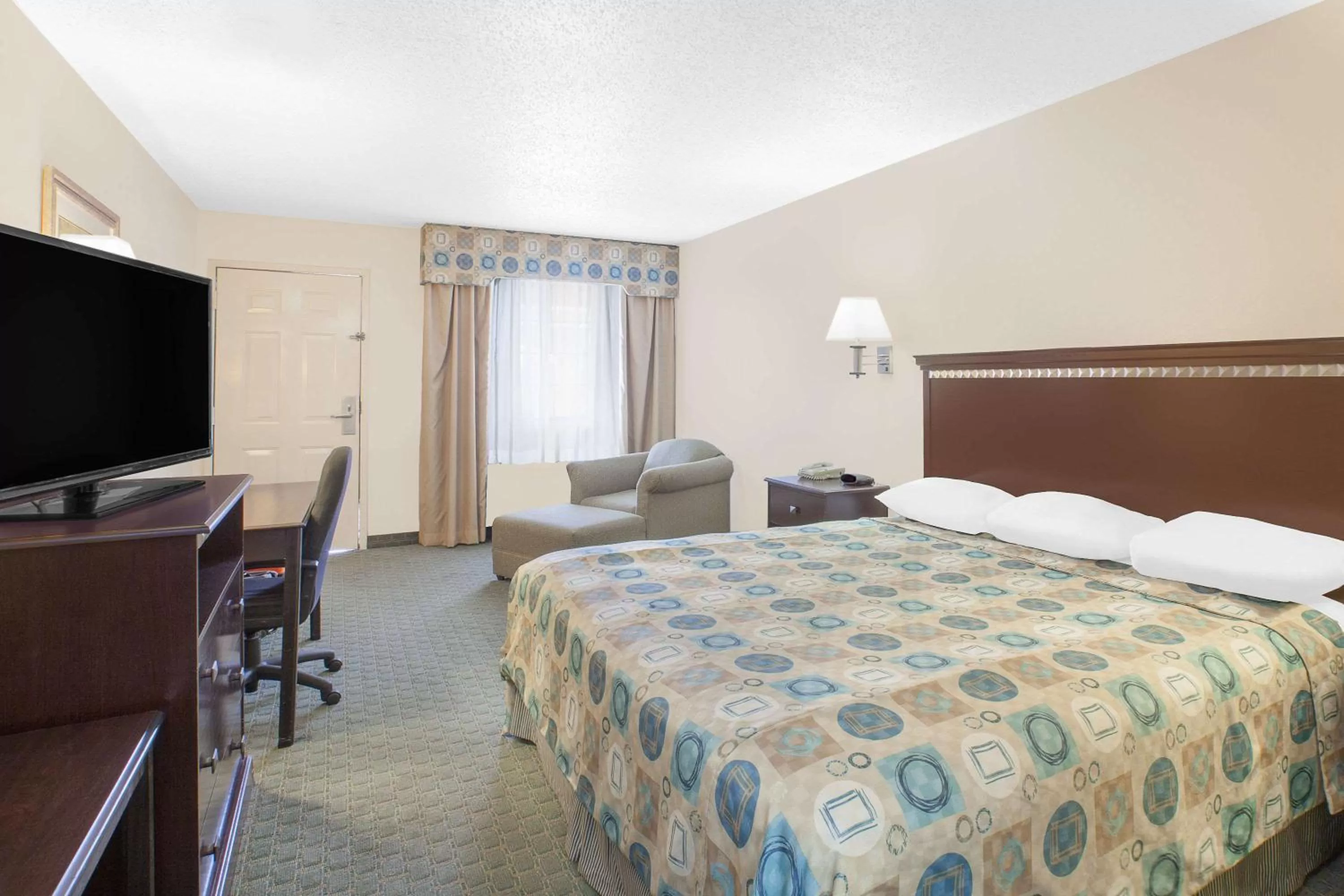 Photo of the whole room, Bed in Super 8 by Wyndham Corpus Christi