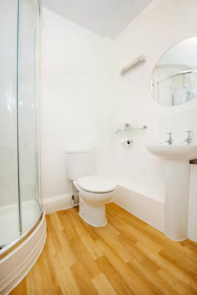 Bathroom in St. Raphael Guest House