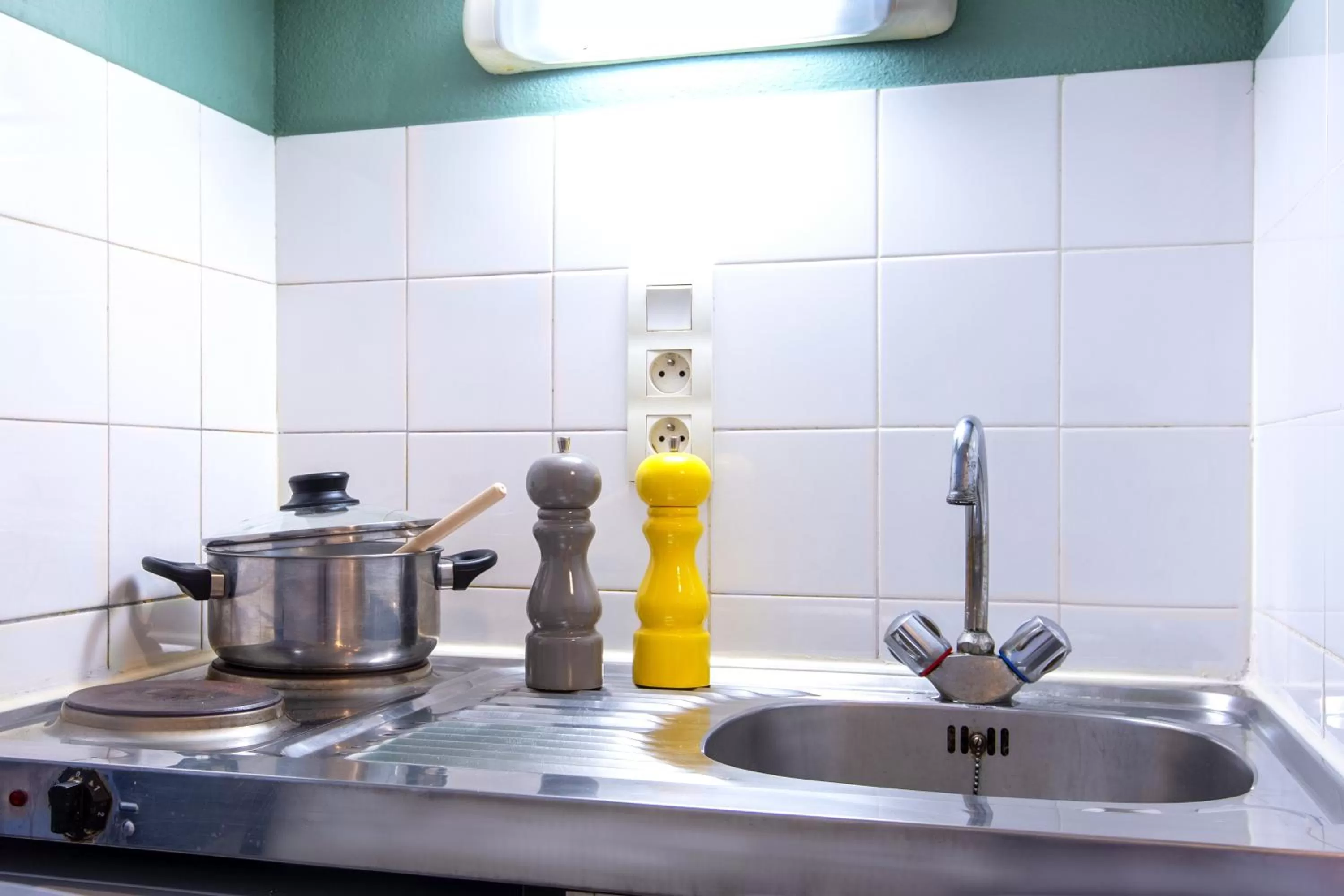 Kitchen or kitchenette in Comfort Aparthotel Le Mans