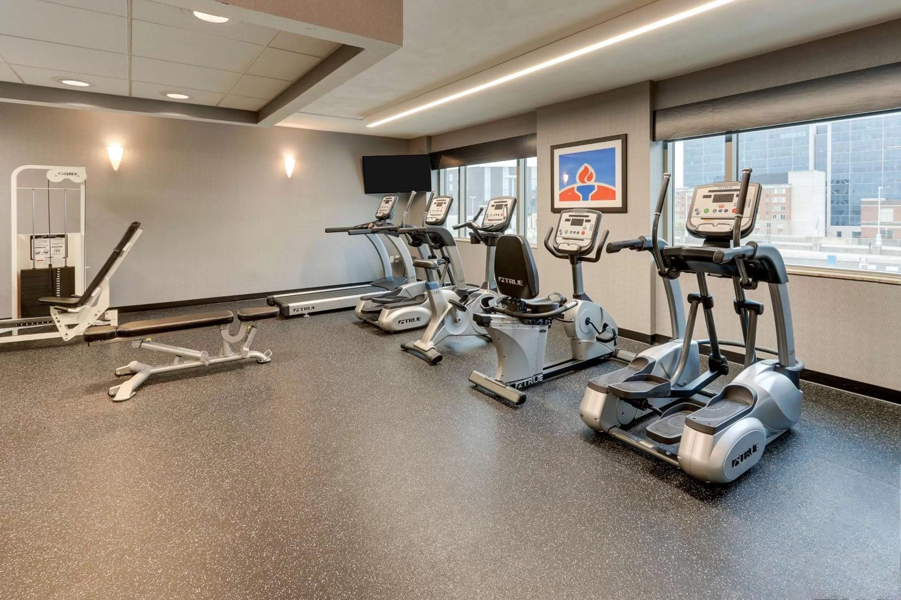 Fitness centre/facilities in DoubleTree by Hilton St. Louis Forest Park