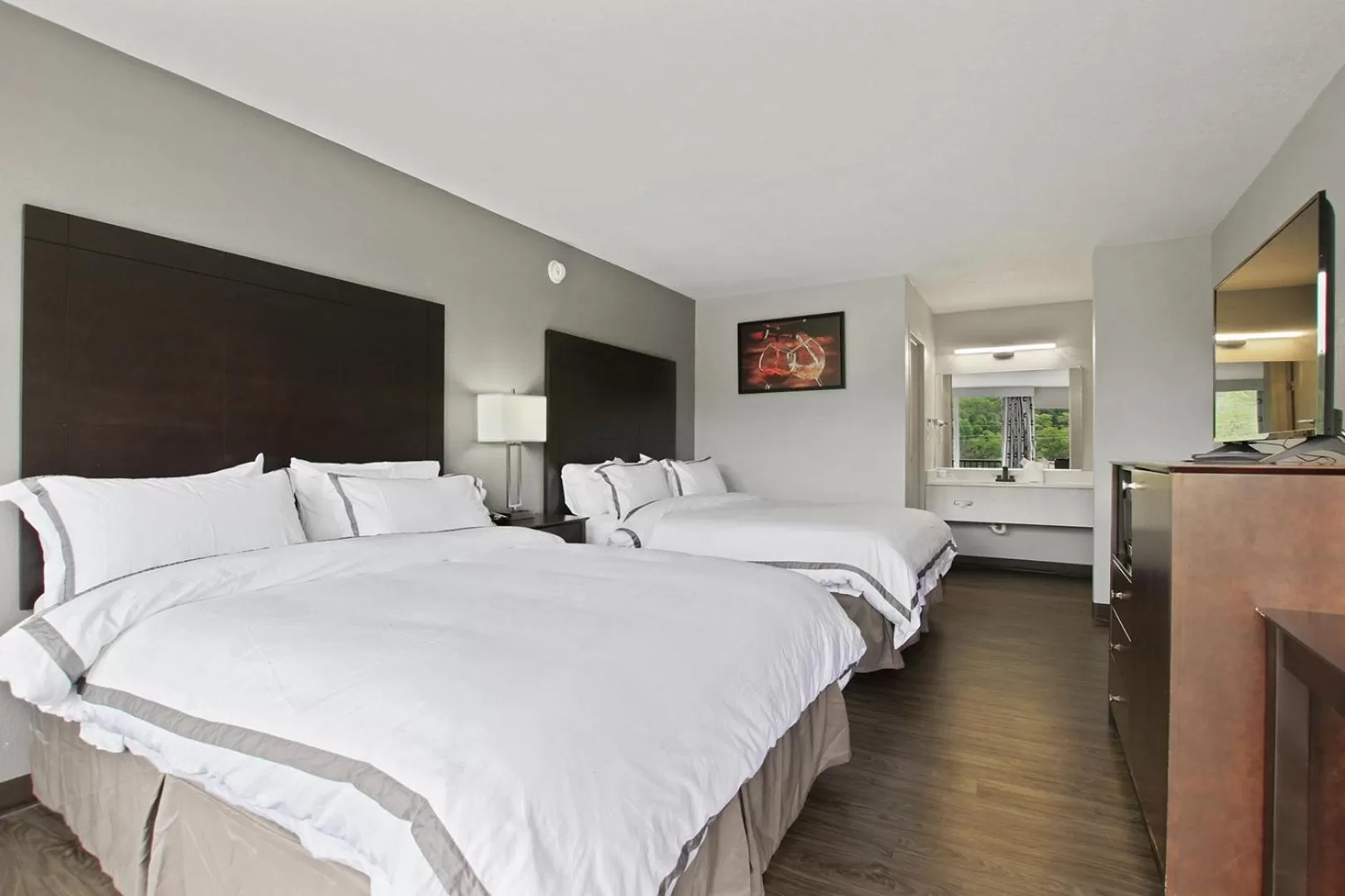 Photo of the whole room, Bed in The Resort at Lake of the Ozarks