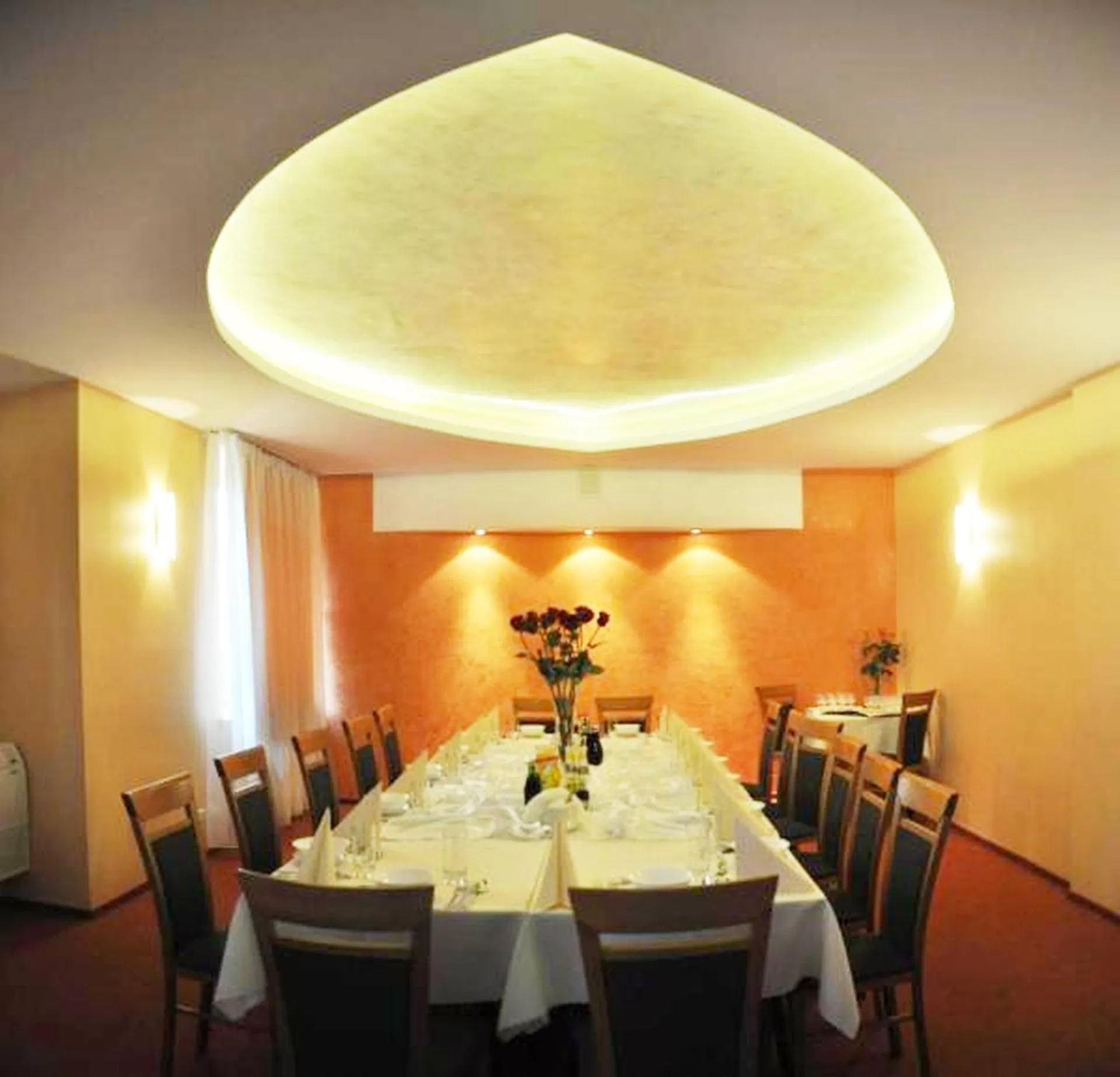 Restaurant/places to eat in Hotel Iskra