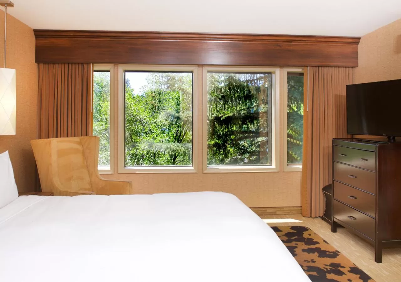 Bed in Lake Arrowhead Resort & Spa