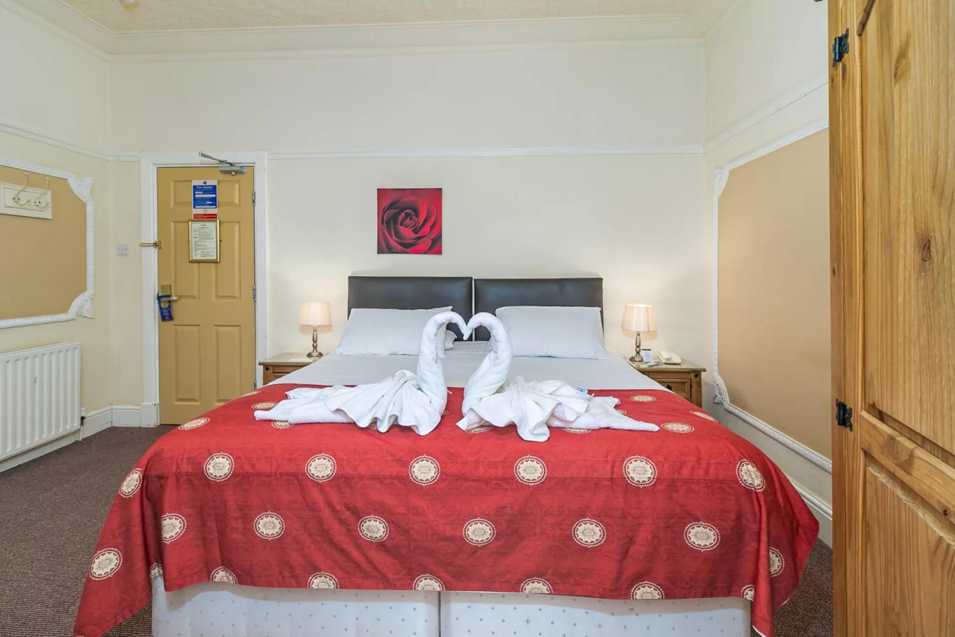 Bedroom, Bed in Skegness The Royal Hotel