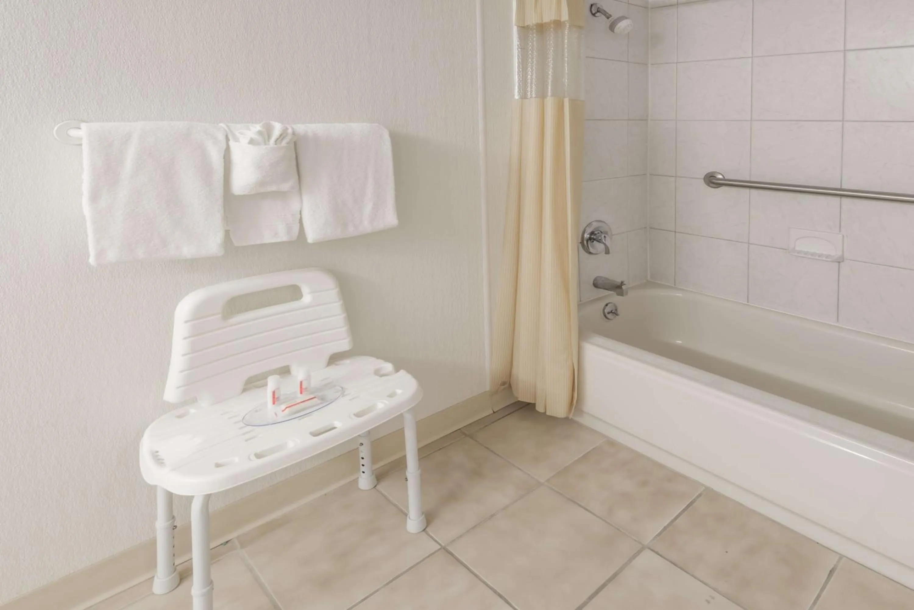 Deluxe Double Room - Disability Access/Non-Smoking in Columbus Grand Hotel & Banquet Center