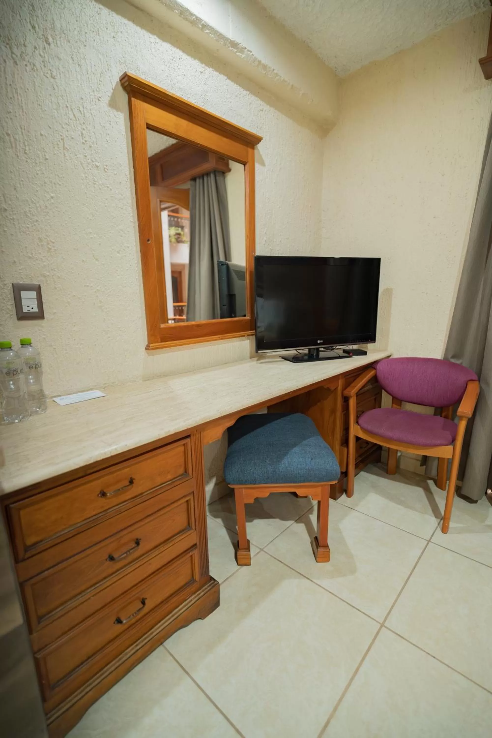 TV and multimedia in Hotel Santiago De Compostela - Guadalajara Centro Historico