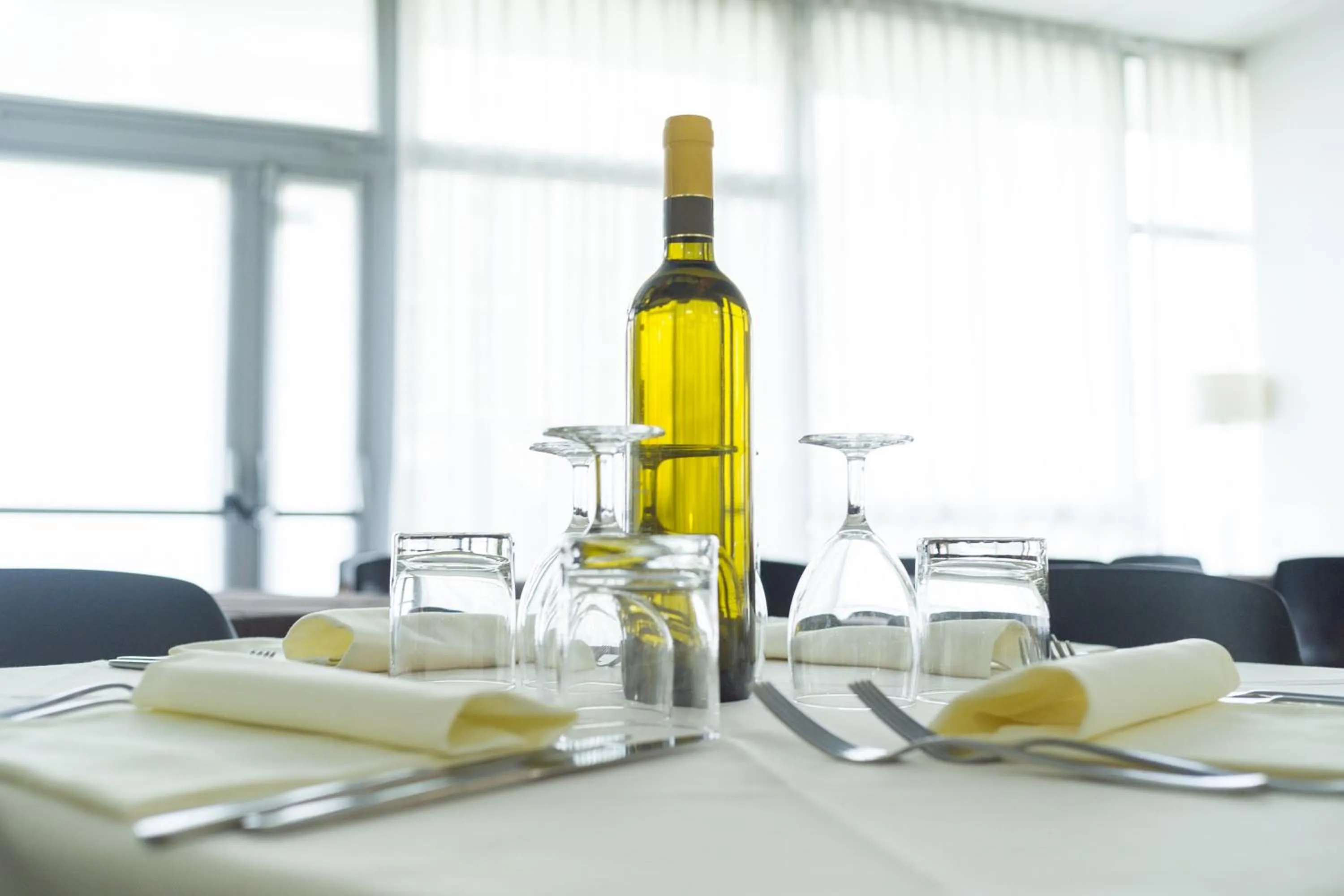 Restaurant/places to eat in Hotel Sharing