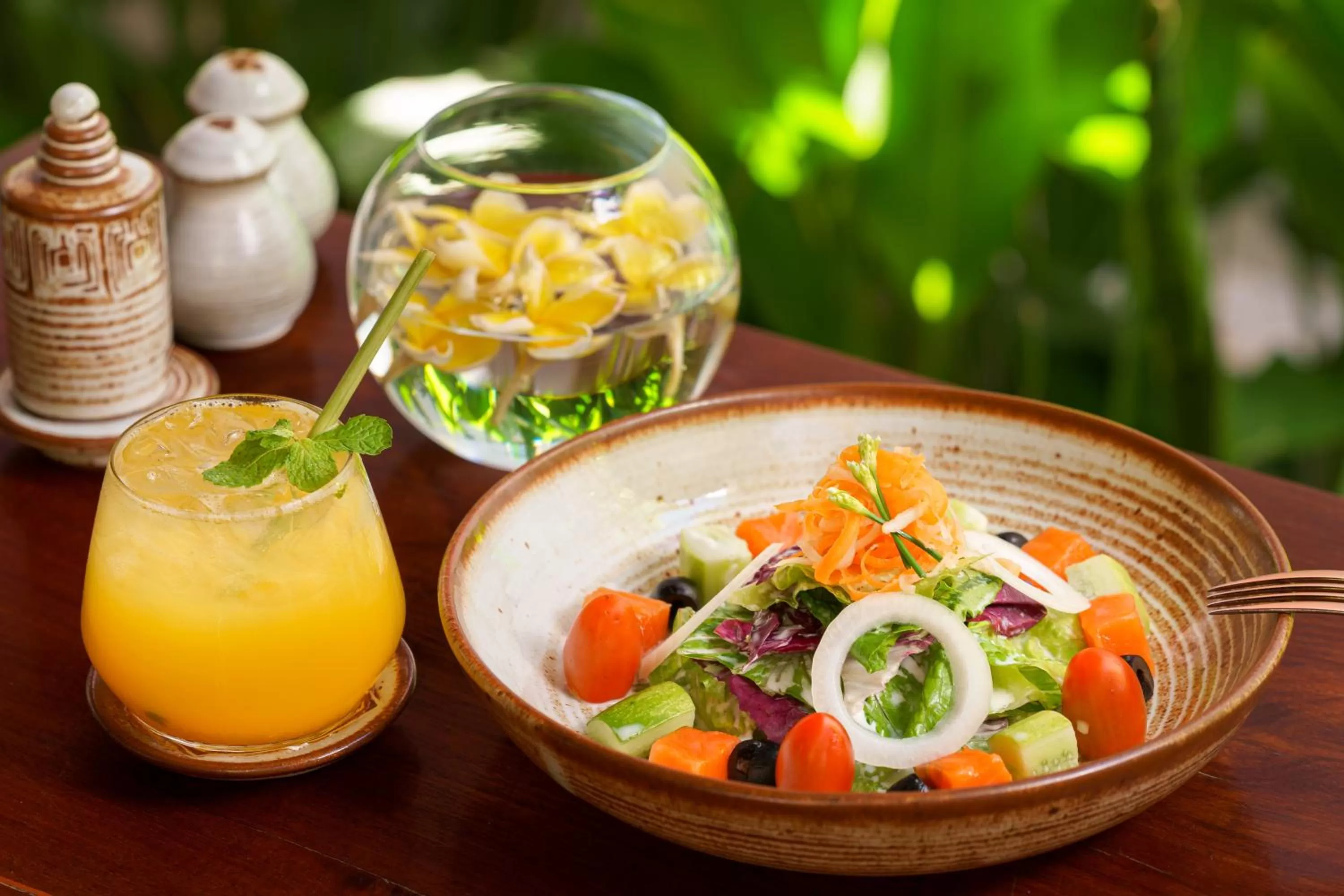 Food and drinks in Shintana Saya La Maison