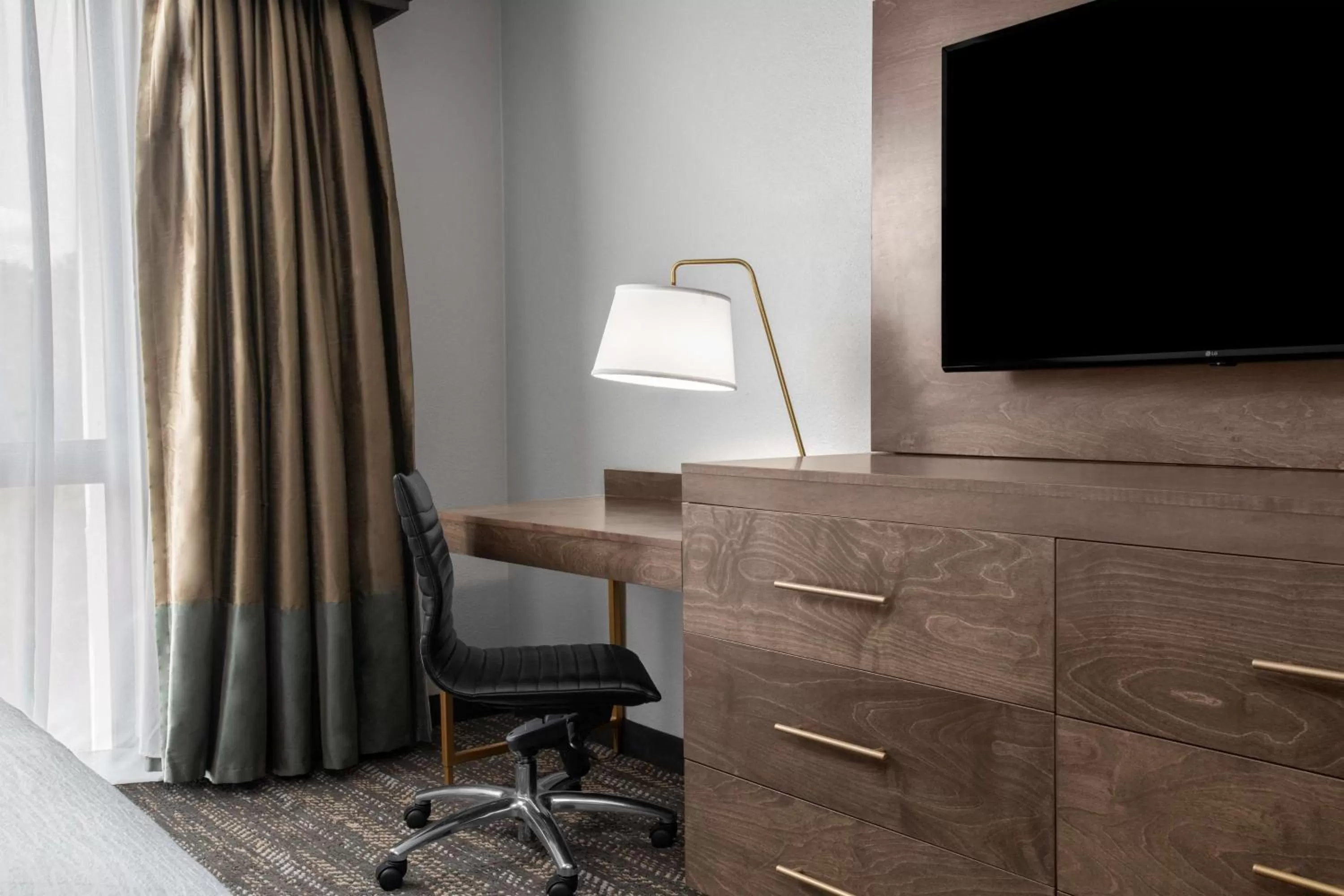 Bedroom in Embassy Suites by Hilton Nashville Airport