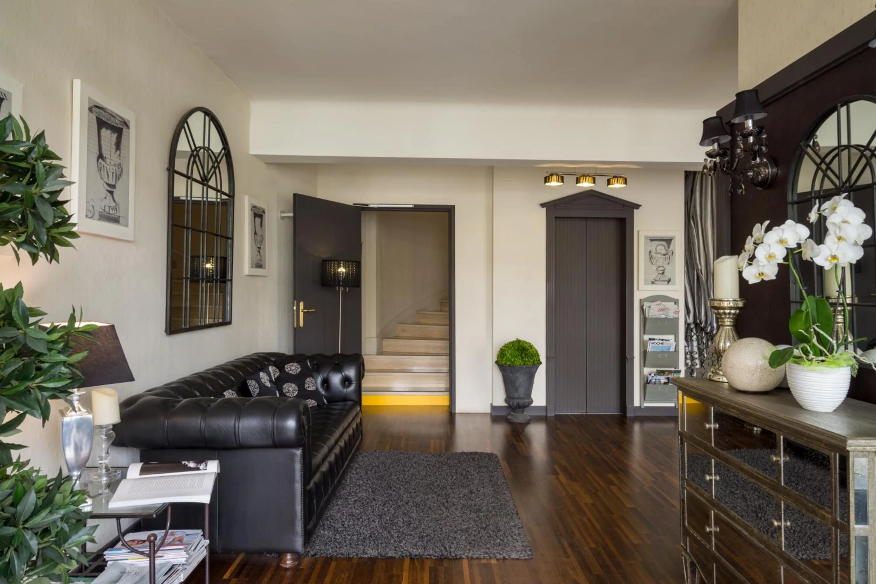 Lobby or reception in The Originals City, Hôtel Napoléon, La Roche-sur-Yon