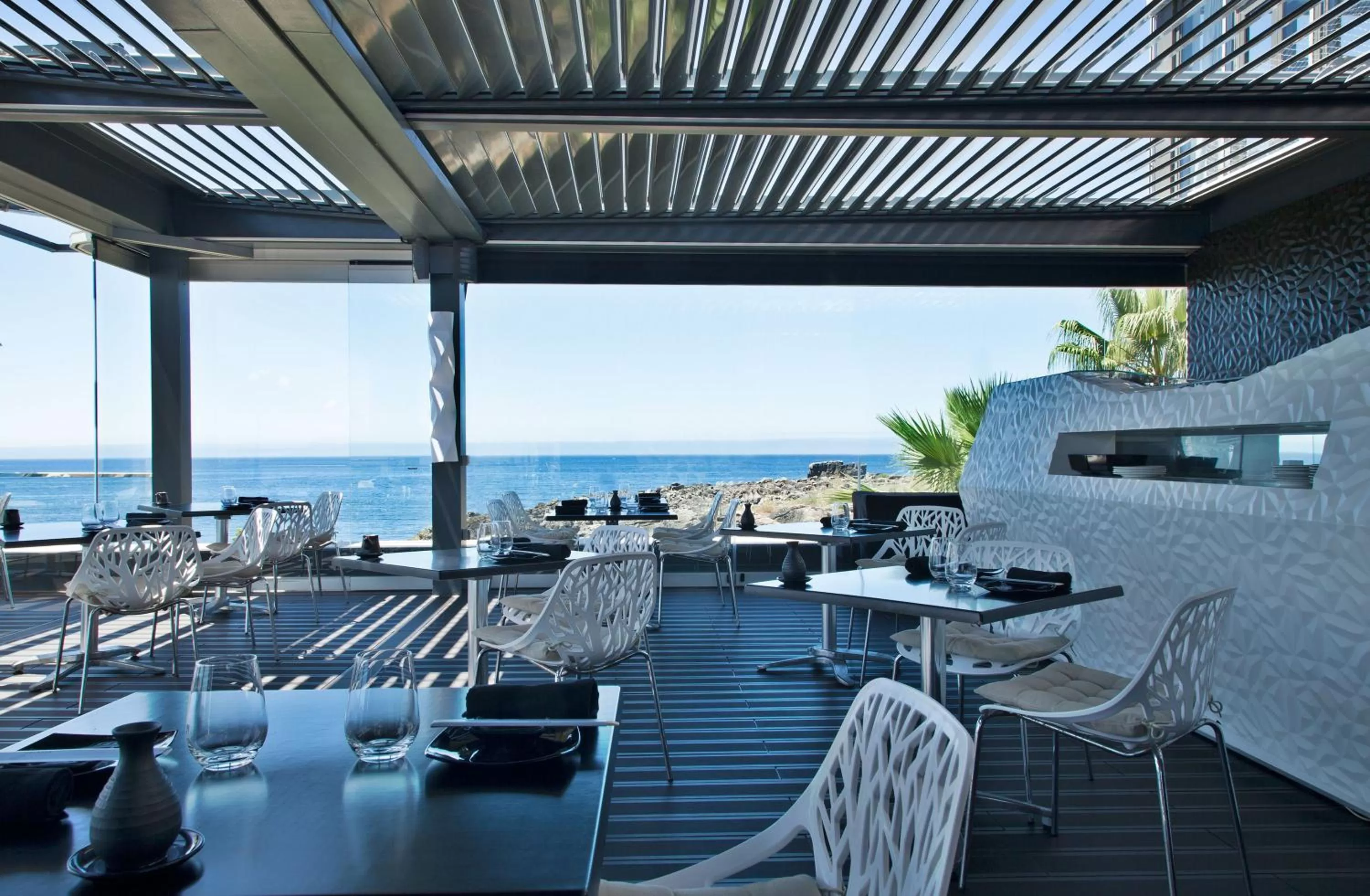 Restaurant/places to eat in Farol Hotel