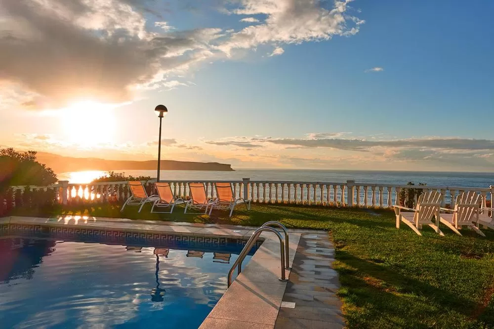 Swimming pool in Apartamentos El Caserio