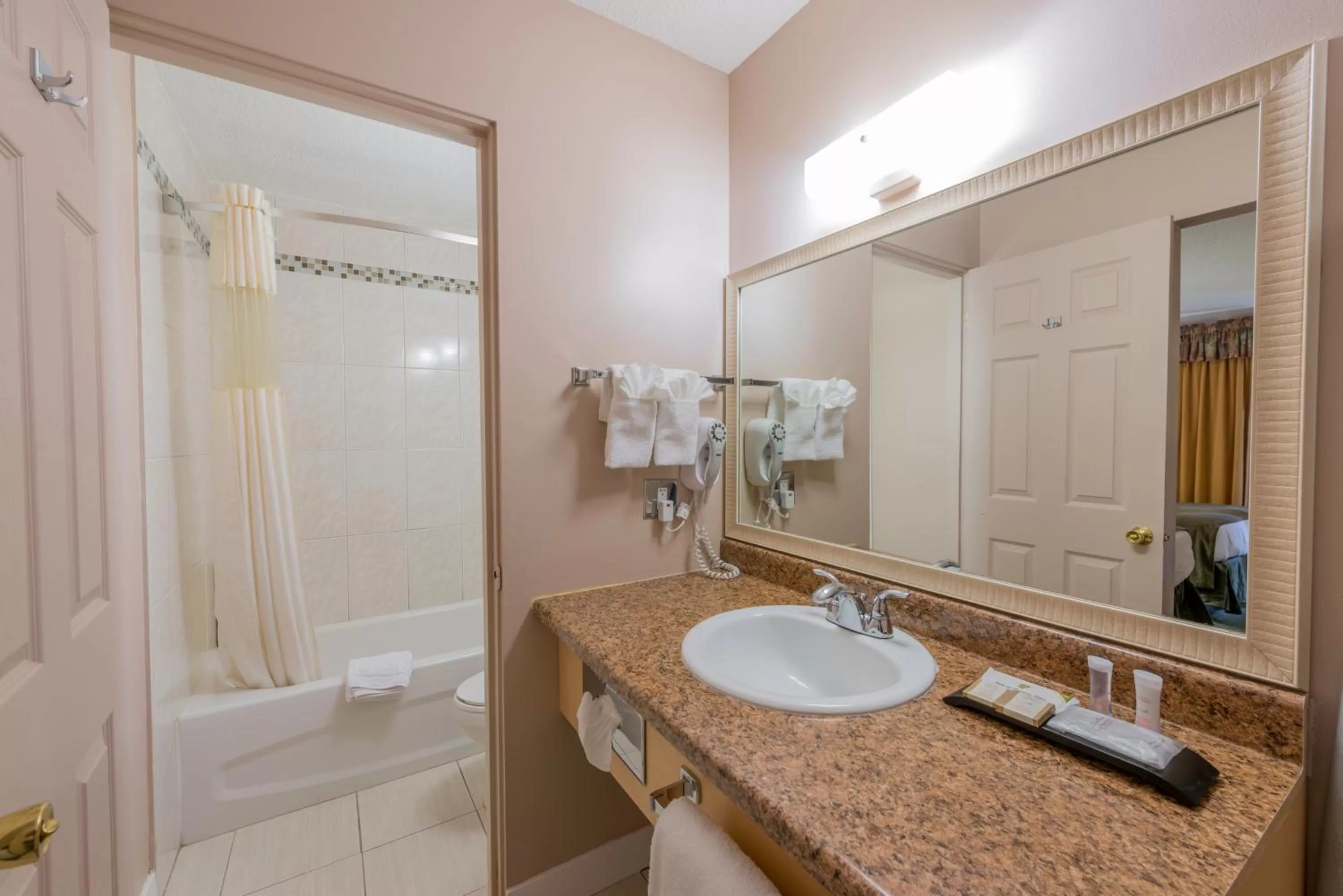 Bathroom in Howard Johnson by Wyndham Downtown Kamloops