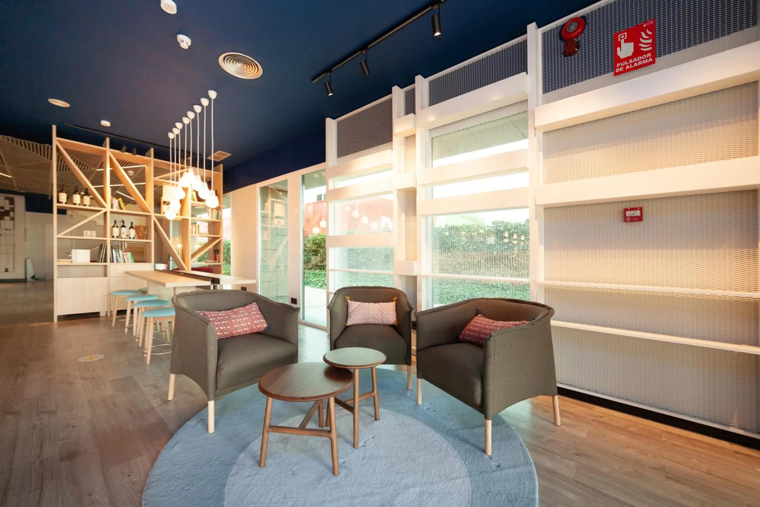 Lobby or reception in Ibis Alcala de Henares La Garena