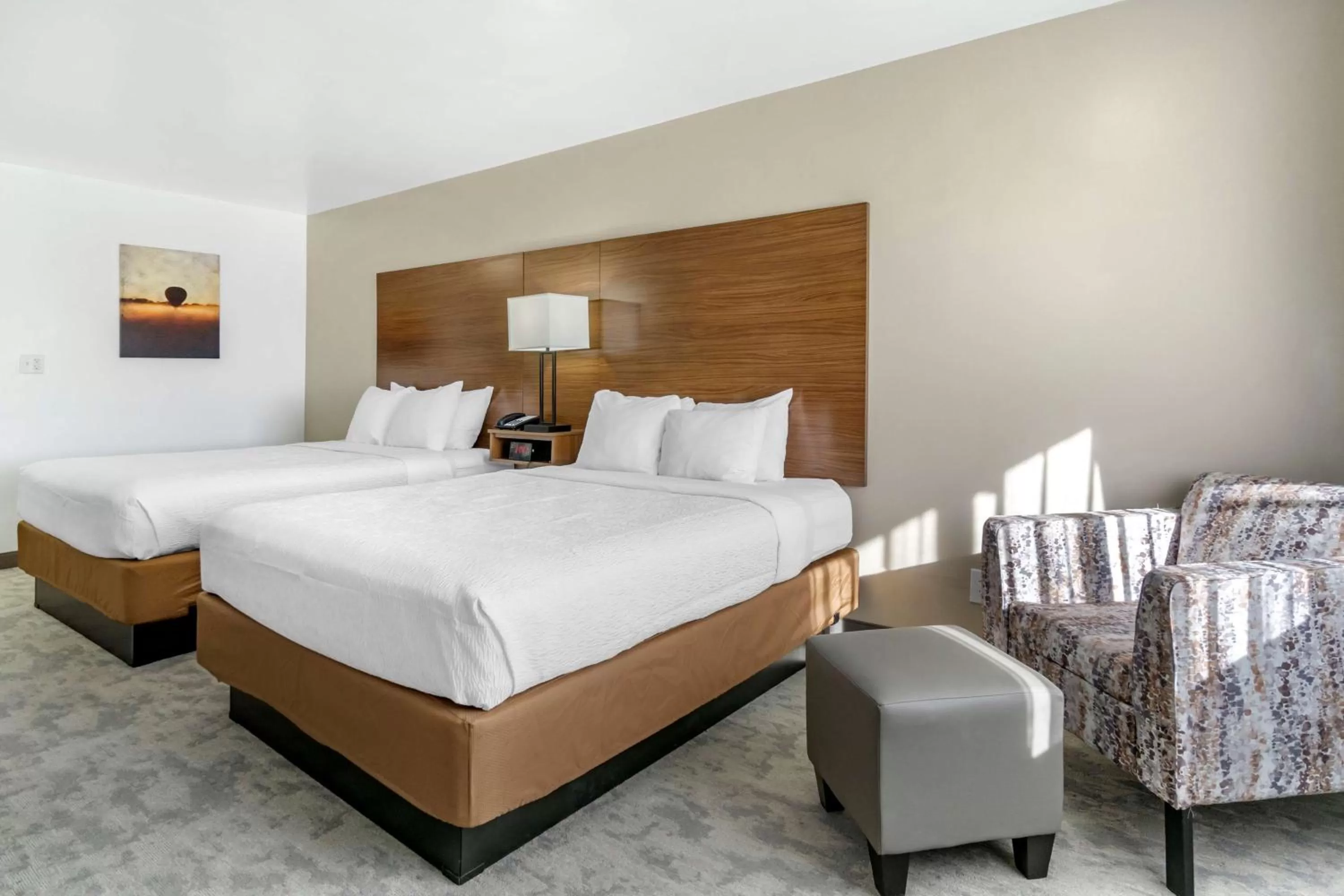 Bed in Best Western PLUS Lake Front Hotel