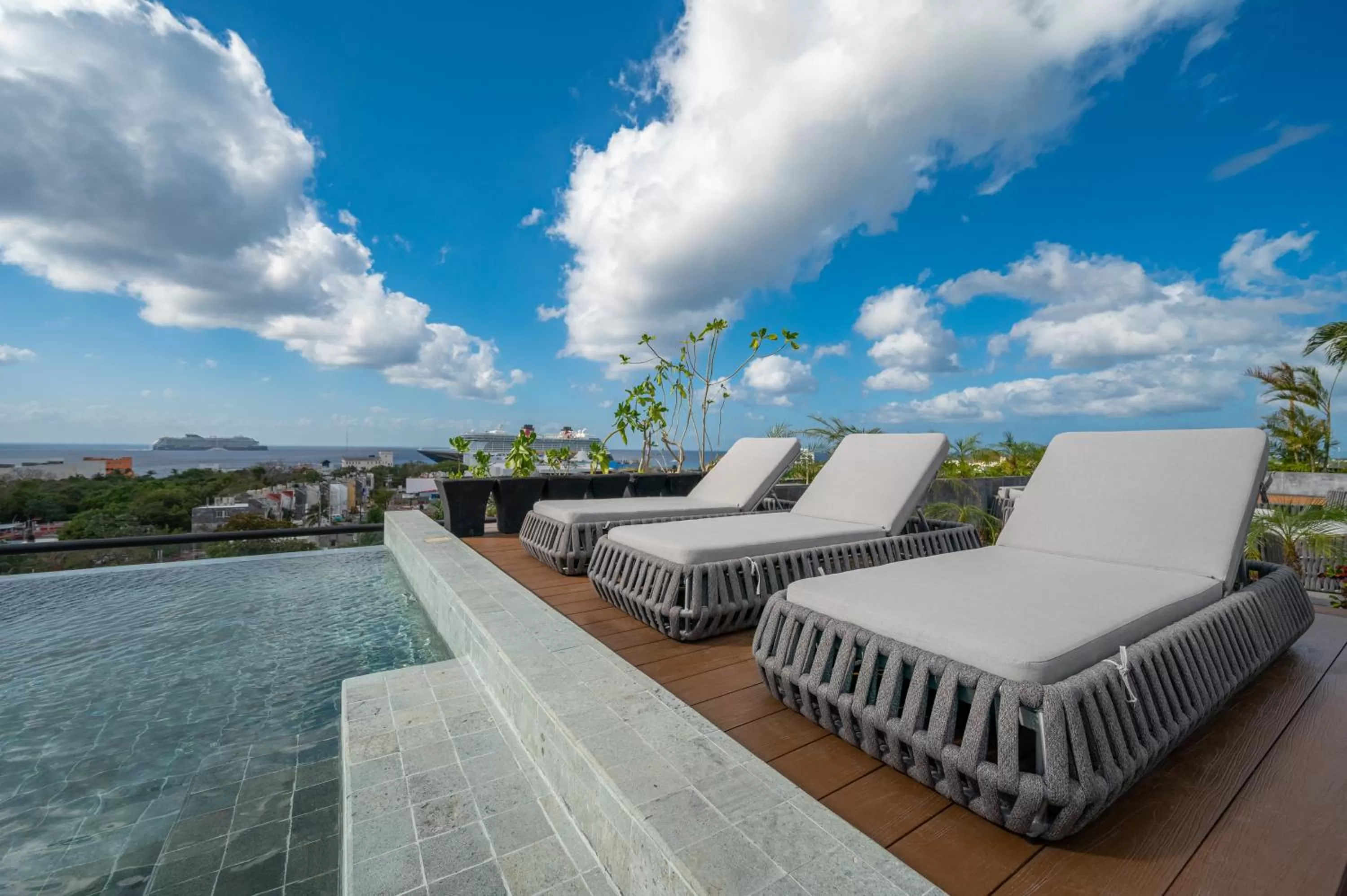 Swimming pool in Kippal - Modern Oasis - ApartHotel