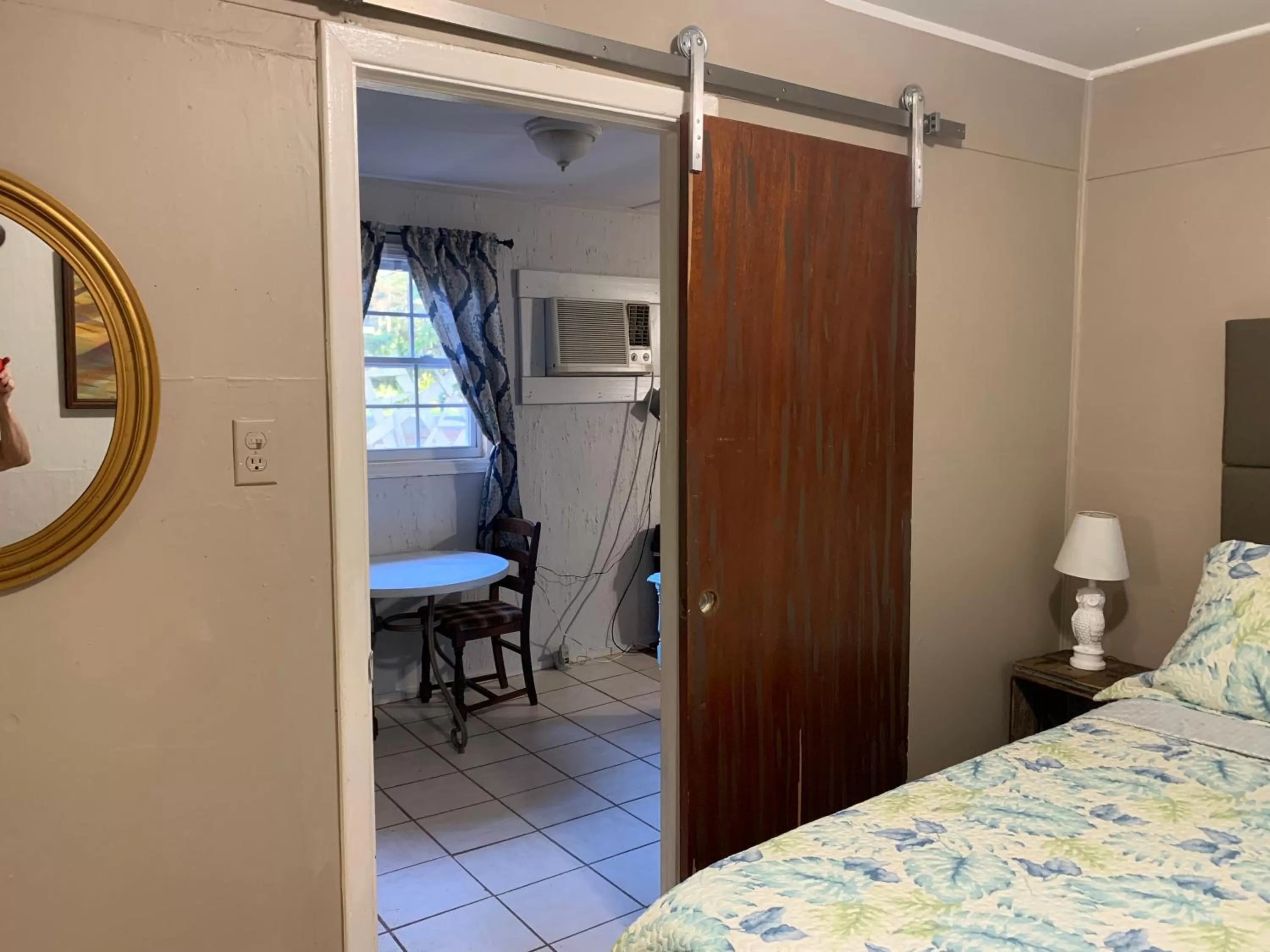 Bedroom, Bed in Nature Coast Inn & Cottages