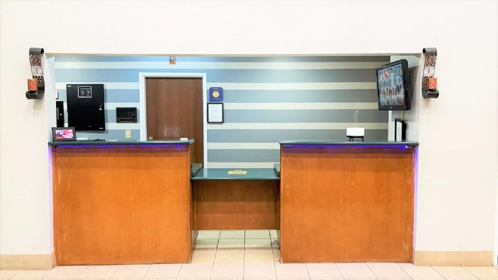 Lobby or reception in Star City Inn & Suites