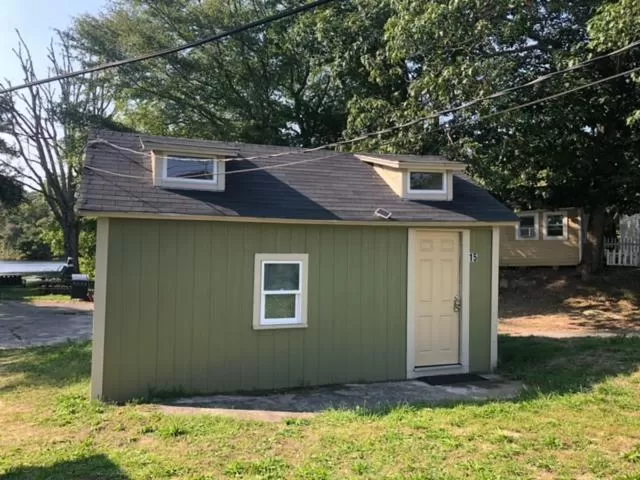 Property Building in Herring Run Motel and Tiny Cabins