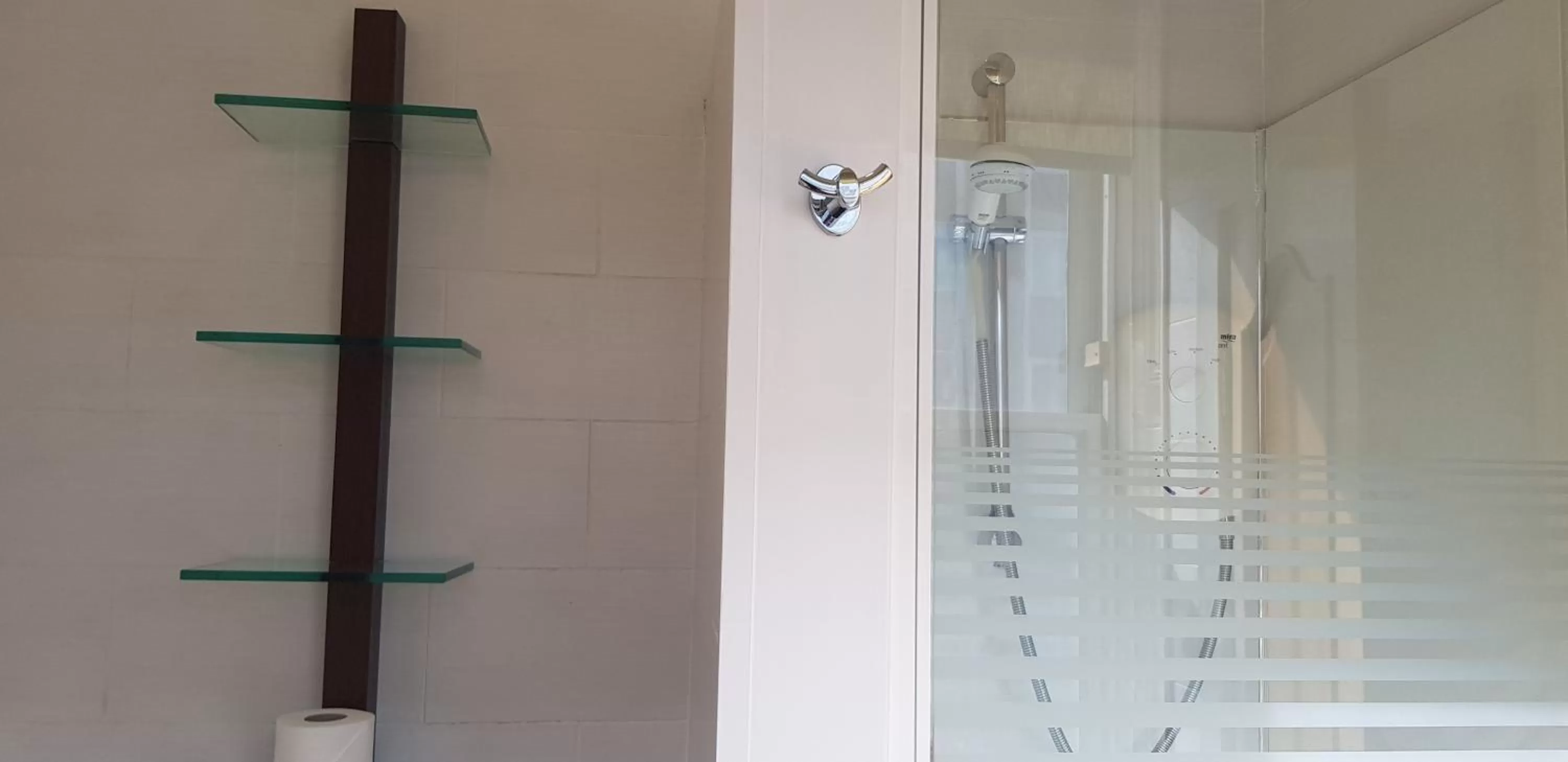 Shower in Aberdeen House