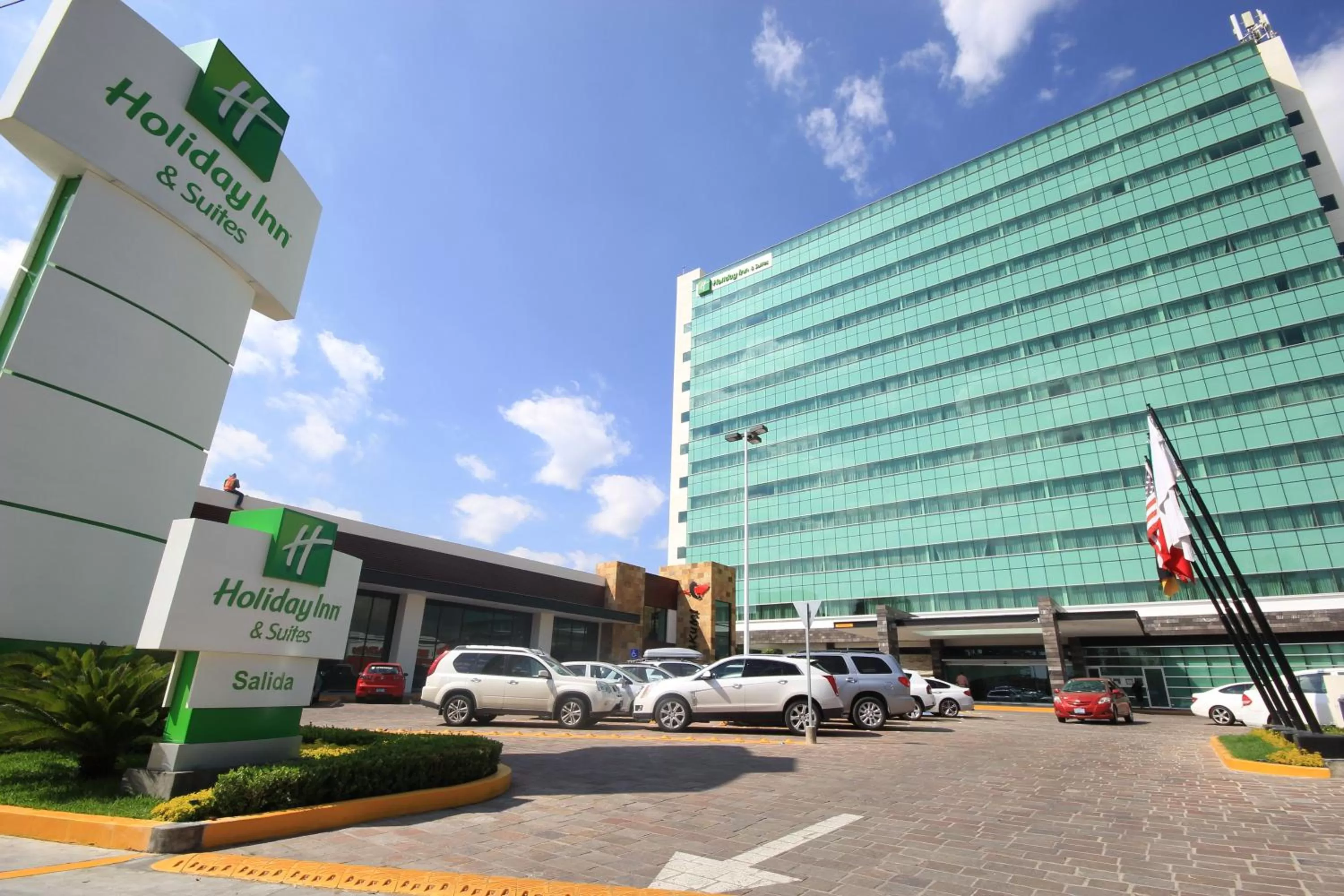 Property building in Holiday Inn & Suites Plaza Mayor by IHG