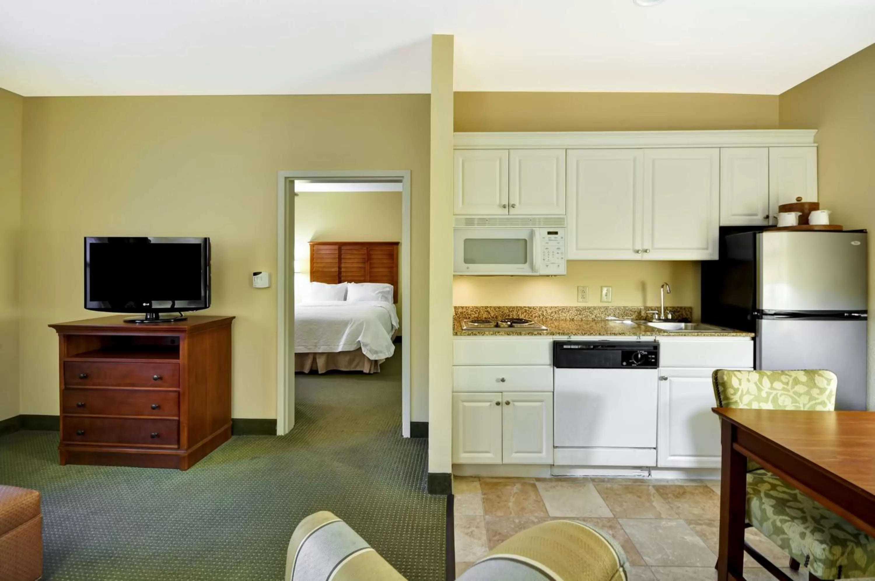 Kitchen or kitchenette in Hampton Inn & Suites Charleston/Mt. Pleasant-Isle Of Palms