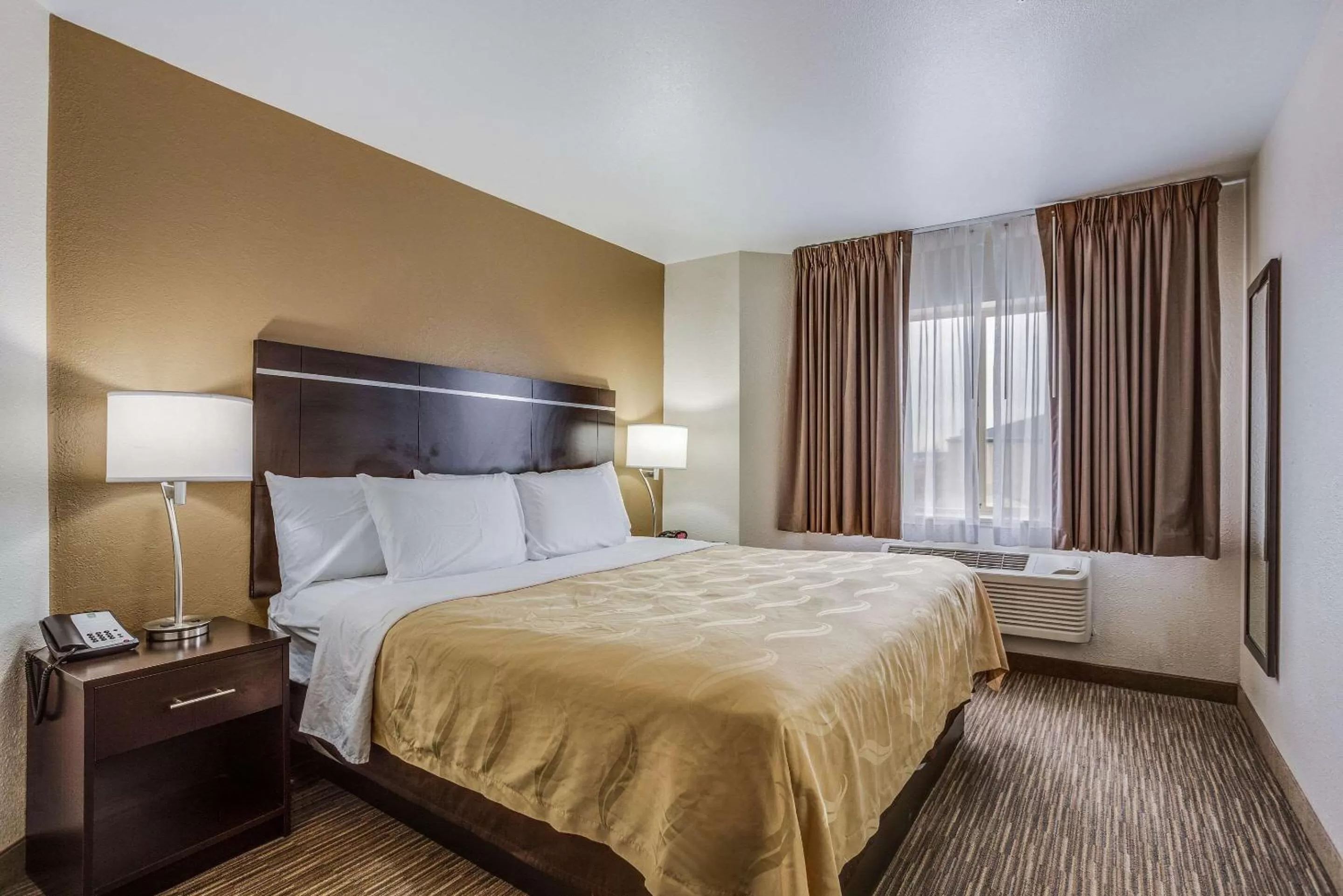 Photo of the whole room, Bed in Quality Inn & Suites Meridian - West Boise